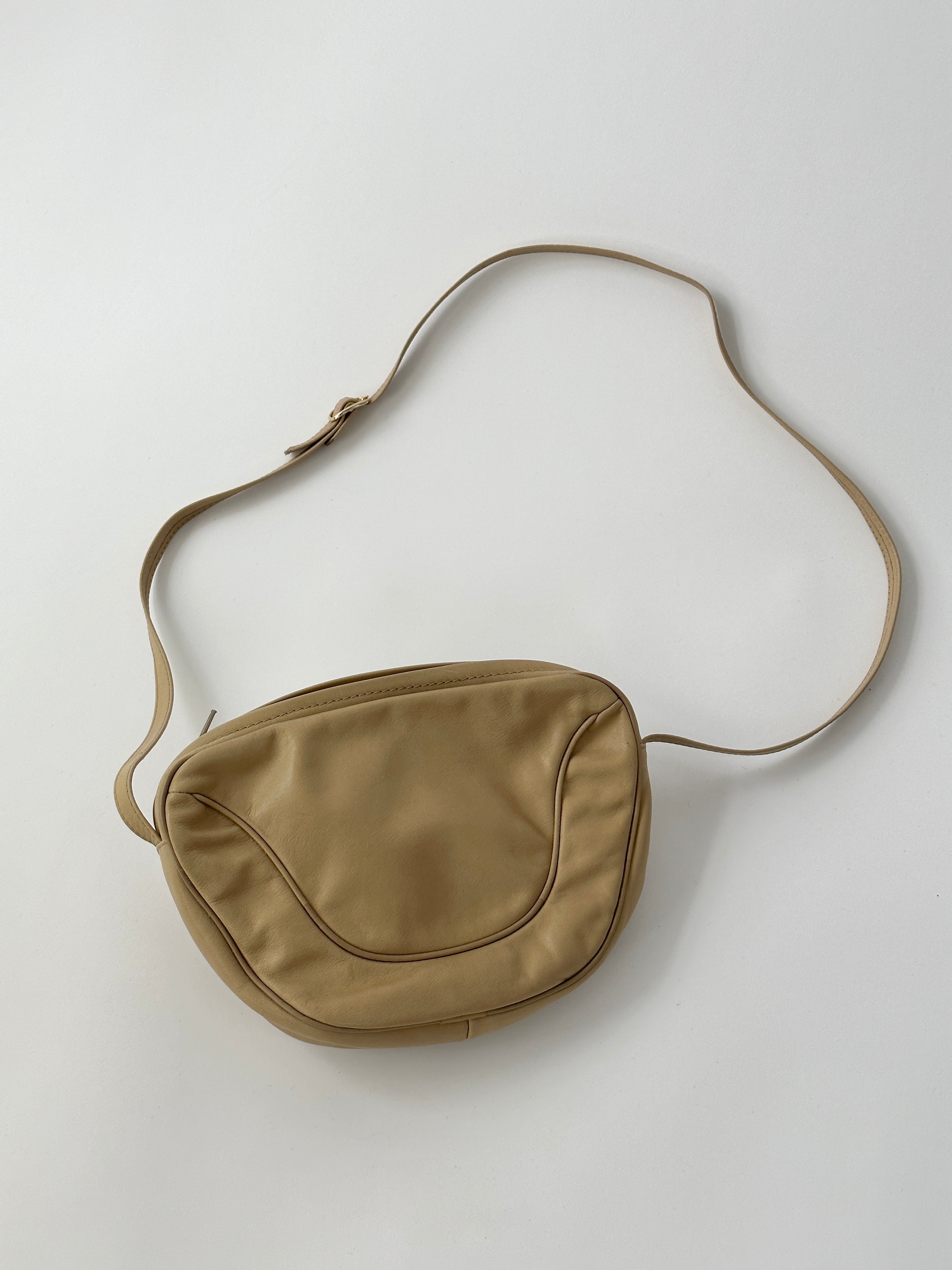 Vintage faux leather crossbody bag with adjustable strap and classic design, perfect for everyday use.