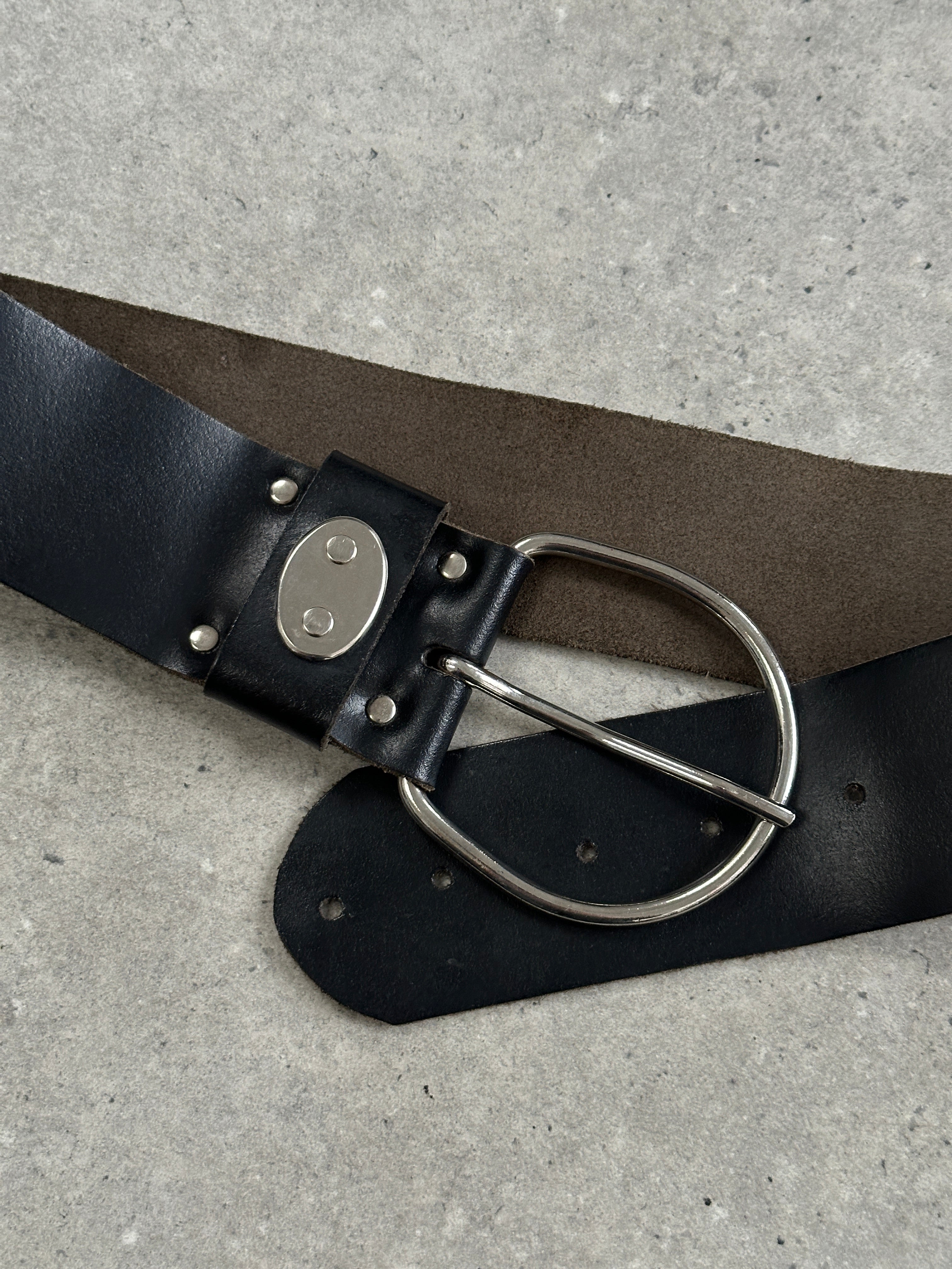 Vintage 1990s chunky leather belt with aged brown finish, featuring a classic buckle and distressed texture.