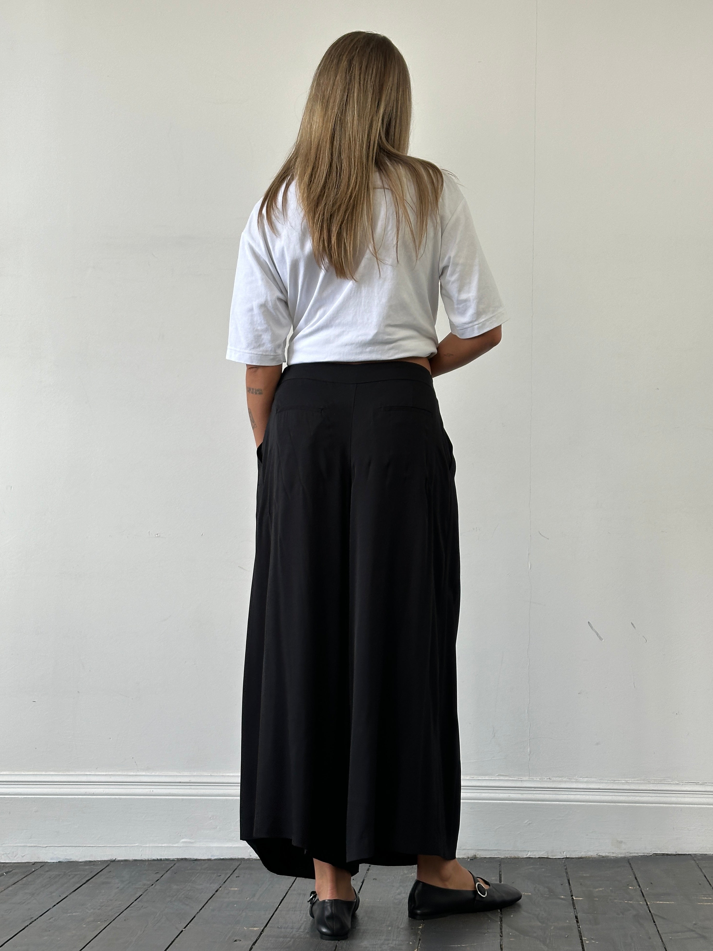 Jigsaw wide-leg pleated culottes in W28, stylish shorts with a flowy, pleated design and high waist, displayed on a neutral background.