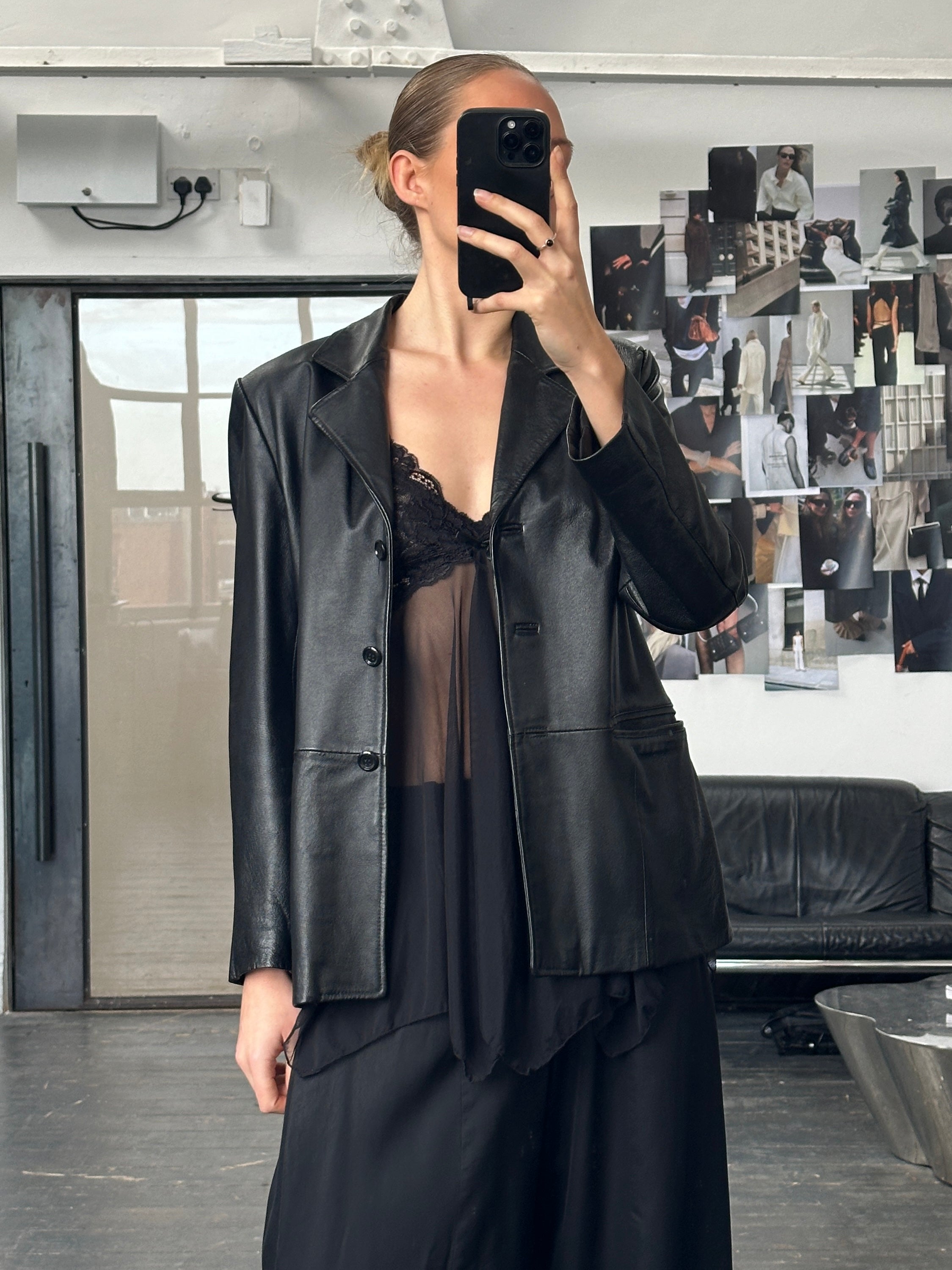 Vintage 1990s minimal leather jacket in size M, featuring sleek design and classic black leather.