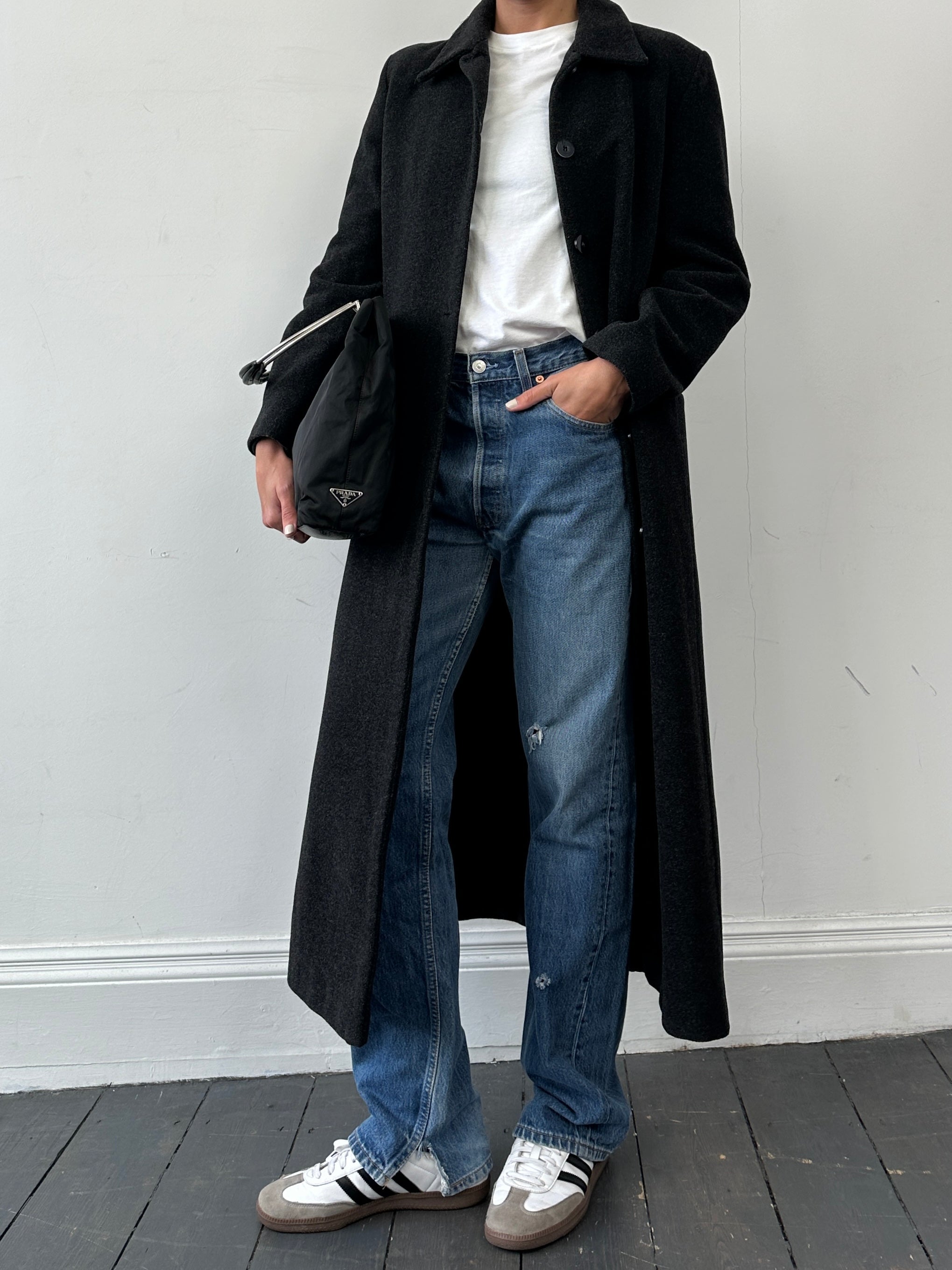 Vintage wool floor-length coat, single-breasted design in size M, showcasing classic vintage style and tailored fit.