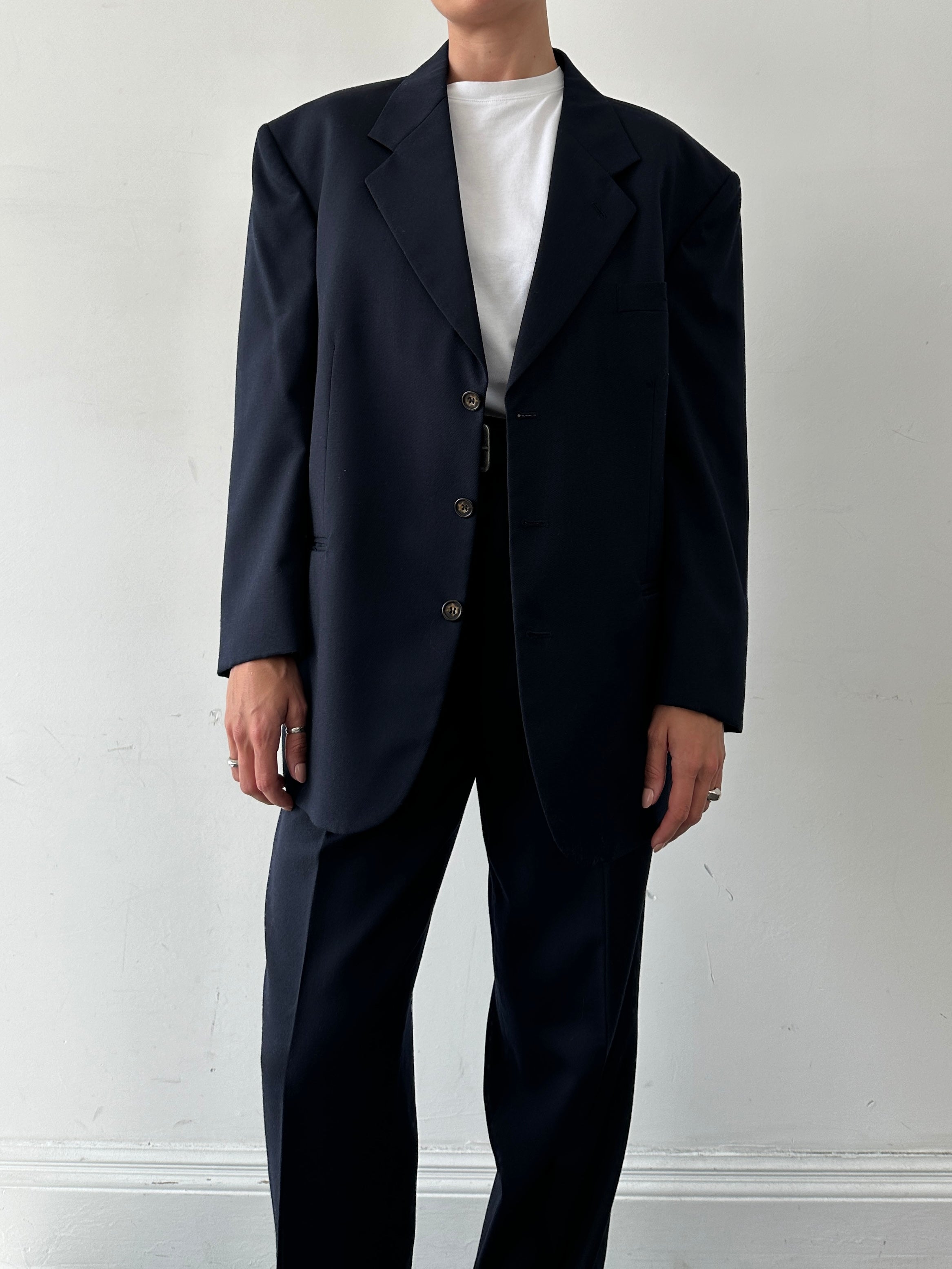 Vintage wool boxy blazer in size 42R/XL, single-breasted design with classic tailored fit and structured collar.