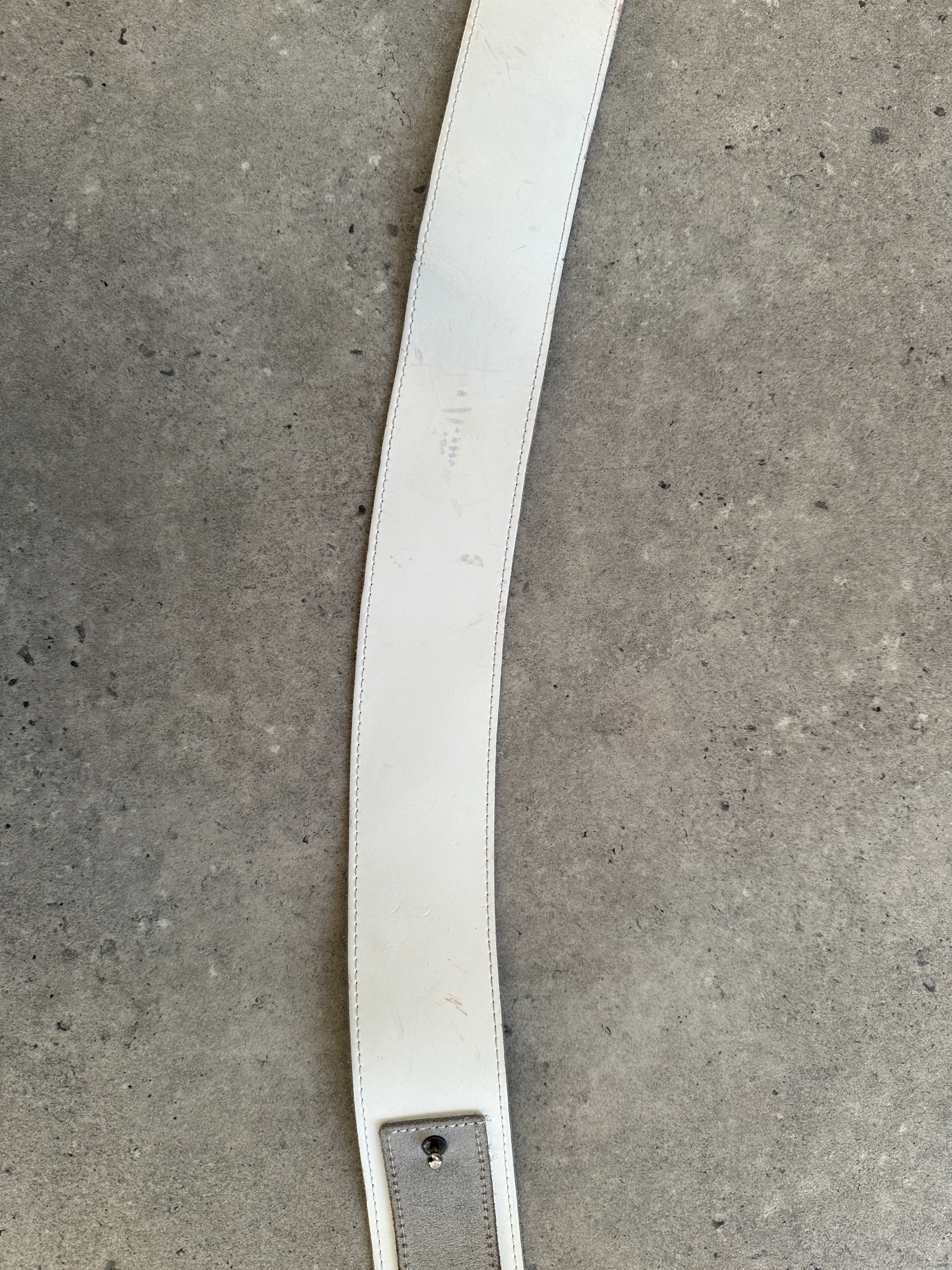 Vintage 1990s chrome chunky leather belt with silver buckle, size W36-40, styled for a retro look.