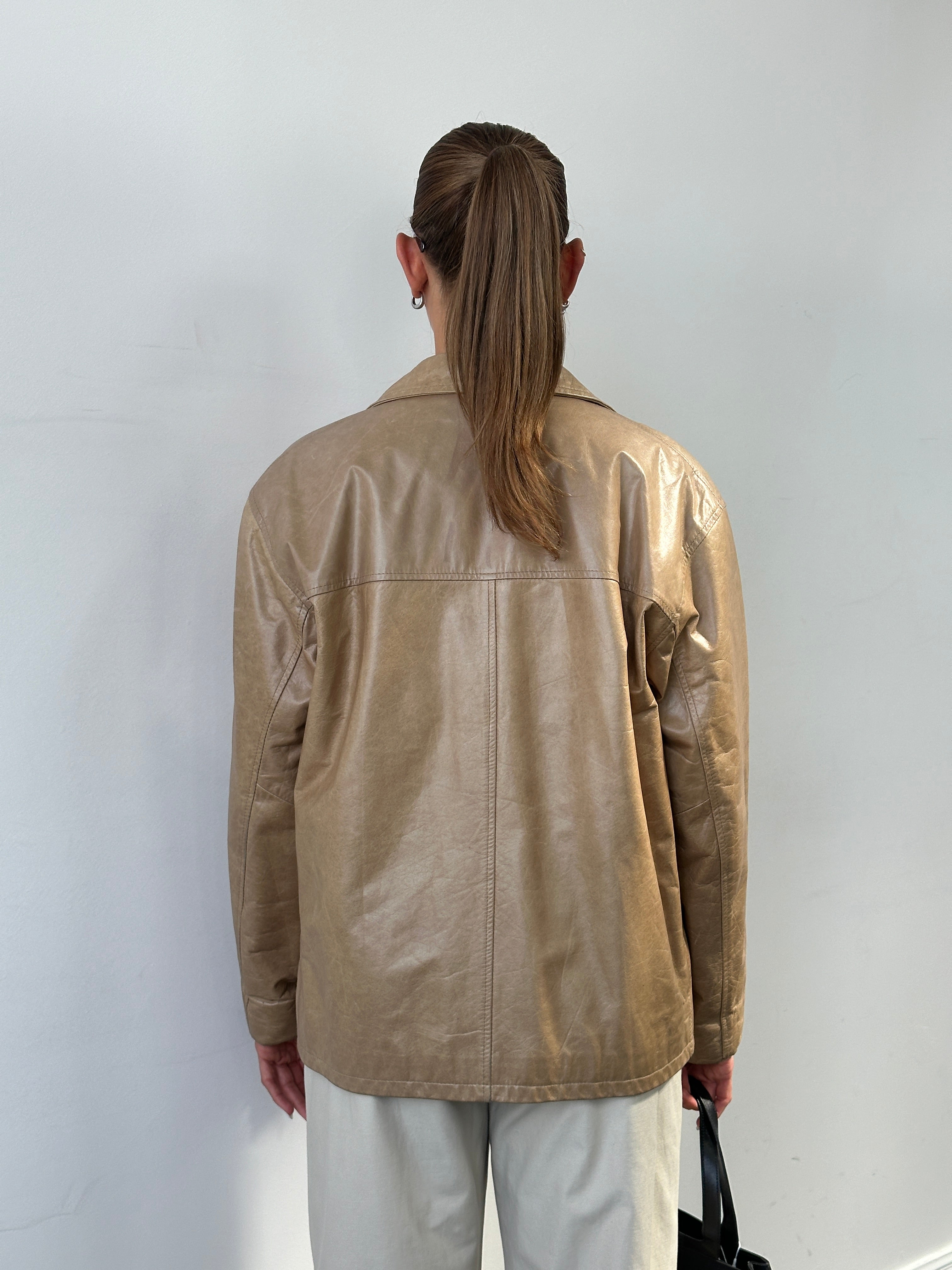 Vintage Italian vintage minimal leather jacket in size L, featuring sleek design and premium leather craftsmanship.