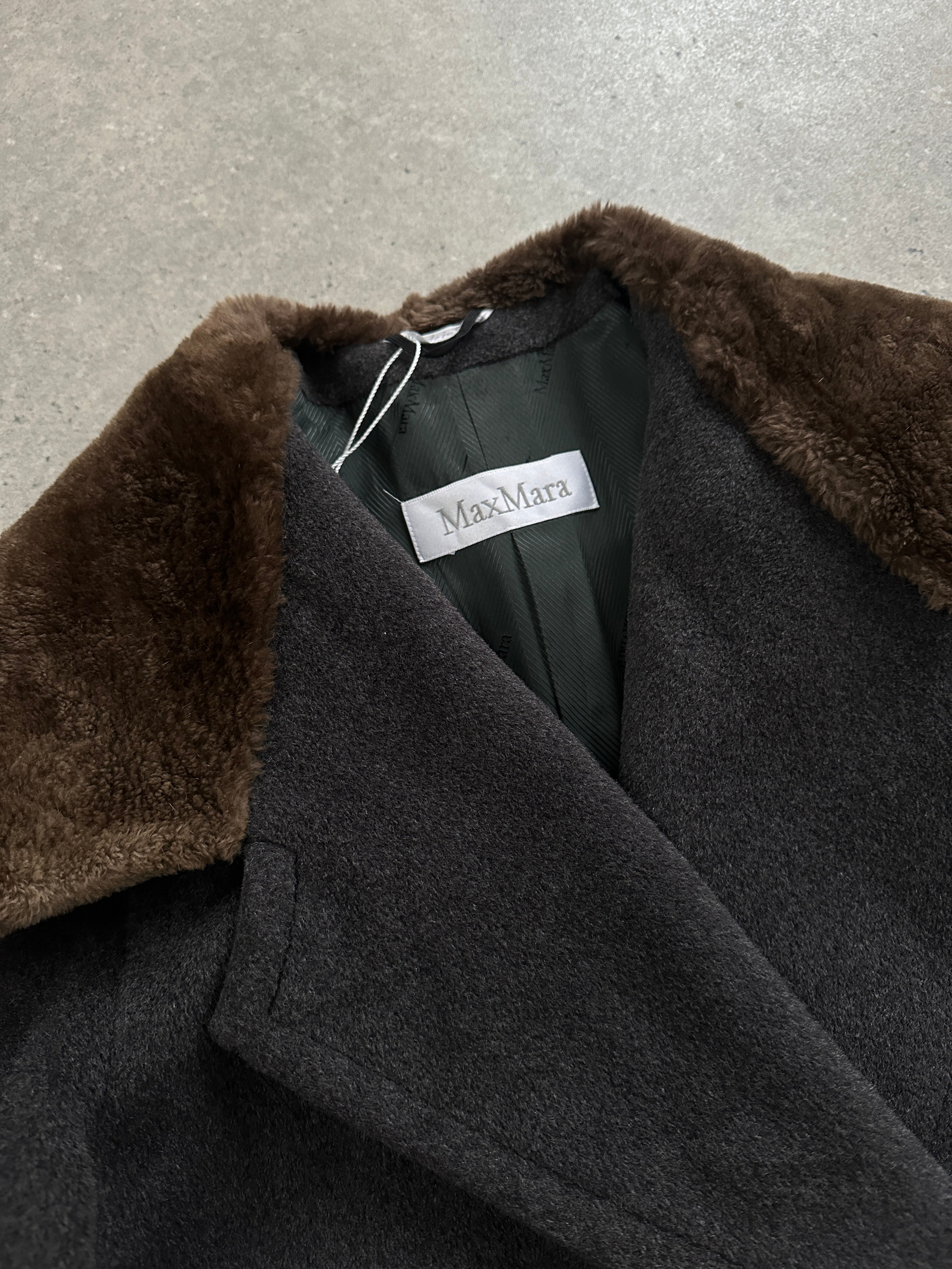 Max Mara 1990s wool cashmere coat with plush fur collar, M/L size, featuring a luxurious and stylish winter coat.