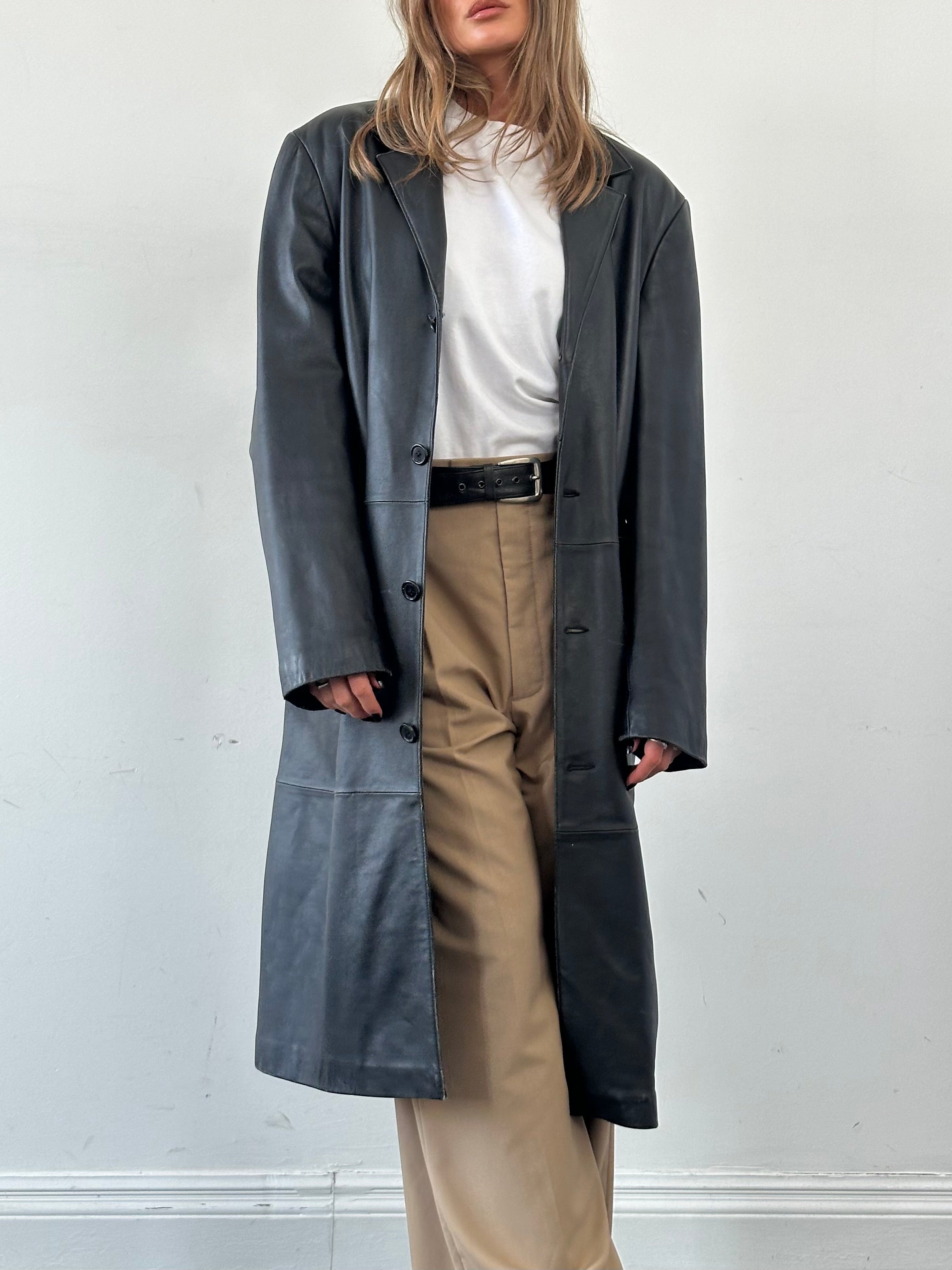 Vintage leather trench coat in XL size, stylish leather jacket featuring classic design and high-quality craftsmanship.