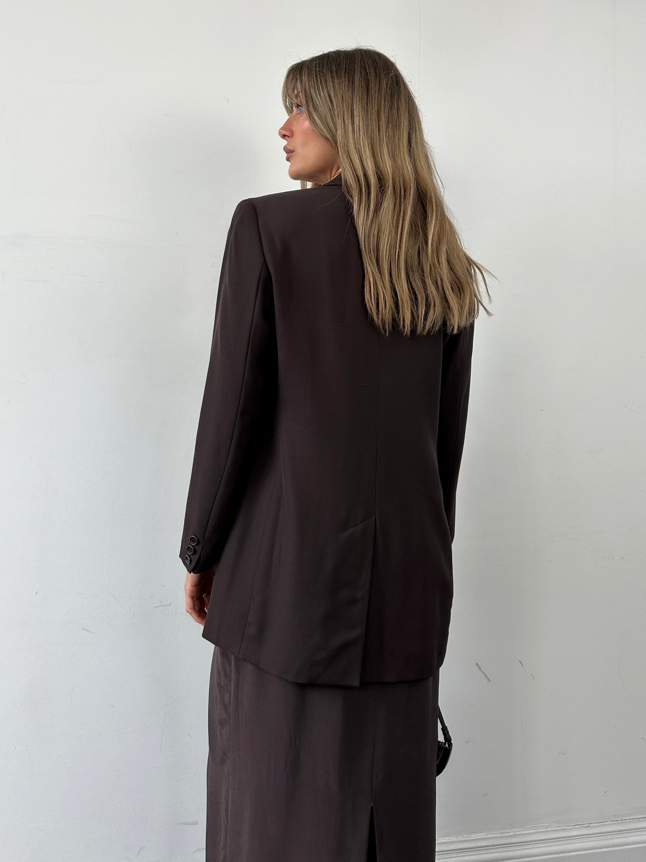 Max Mara virgin wool single-breasted blazer in size M, tailored fit with notch lapels and front button closure.