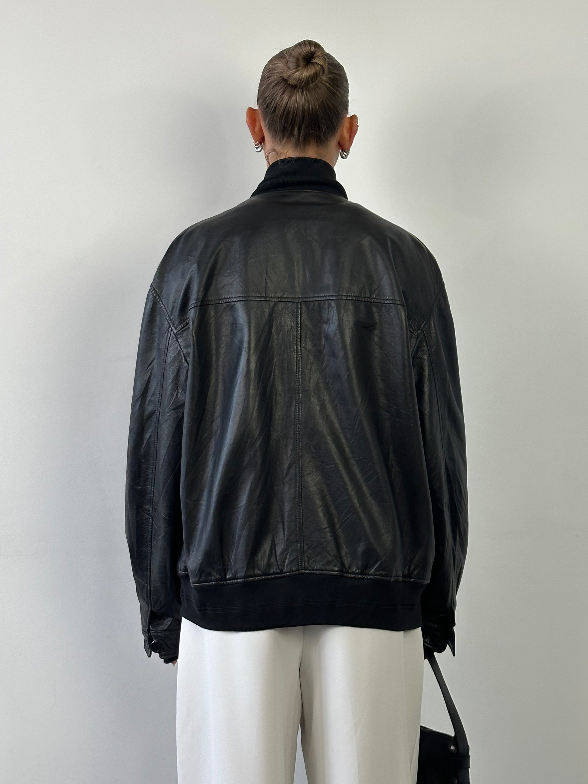 Hugo Boss leather bomber jacket in size XL, featuring a classic design with smooth black leather and stylish details.