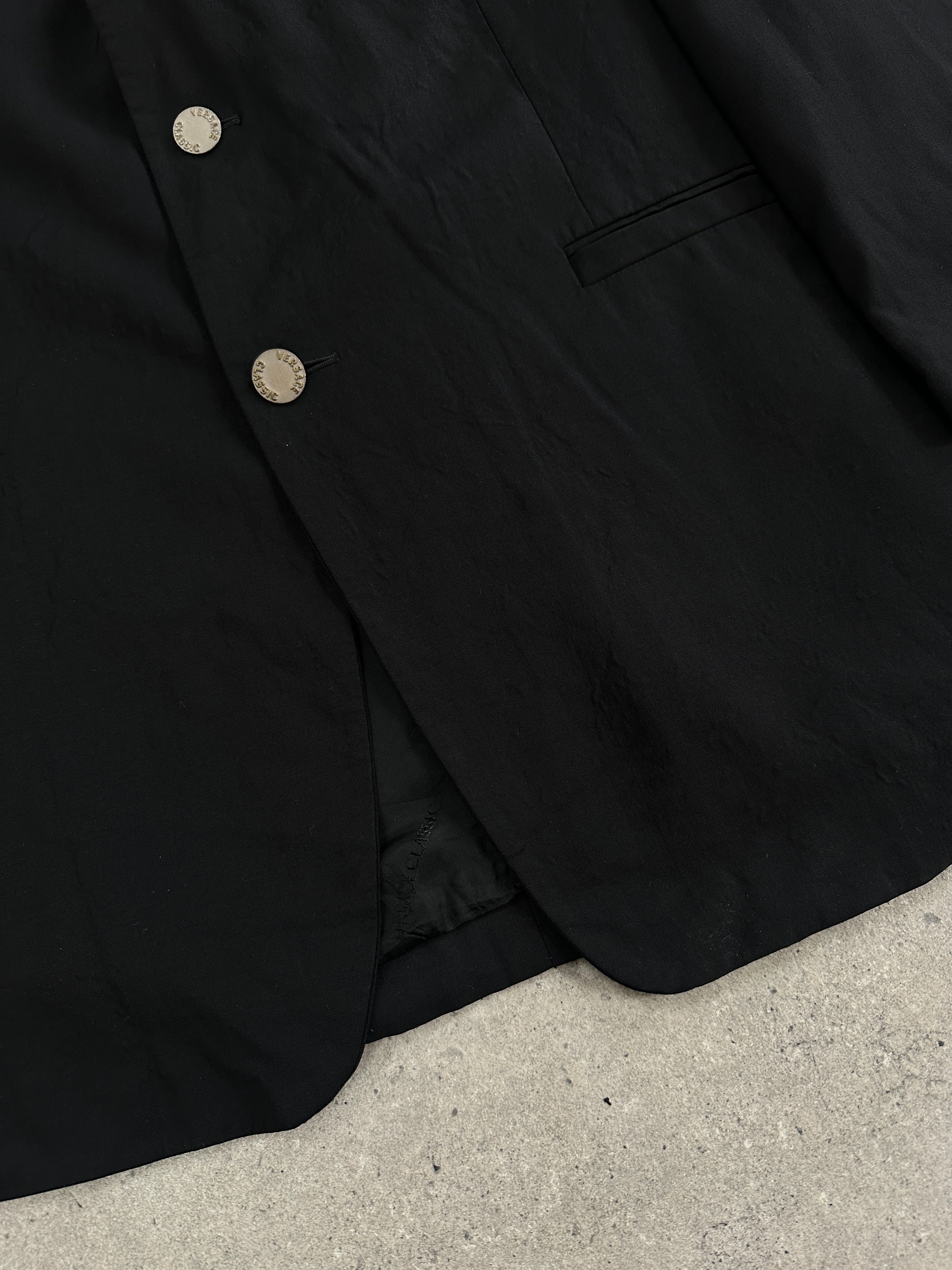Versace classic bespoke pure wool single-breasted blazer in size 46R/XL, shown in a tailored fit with notch lapels and button closure.