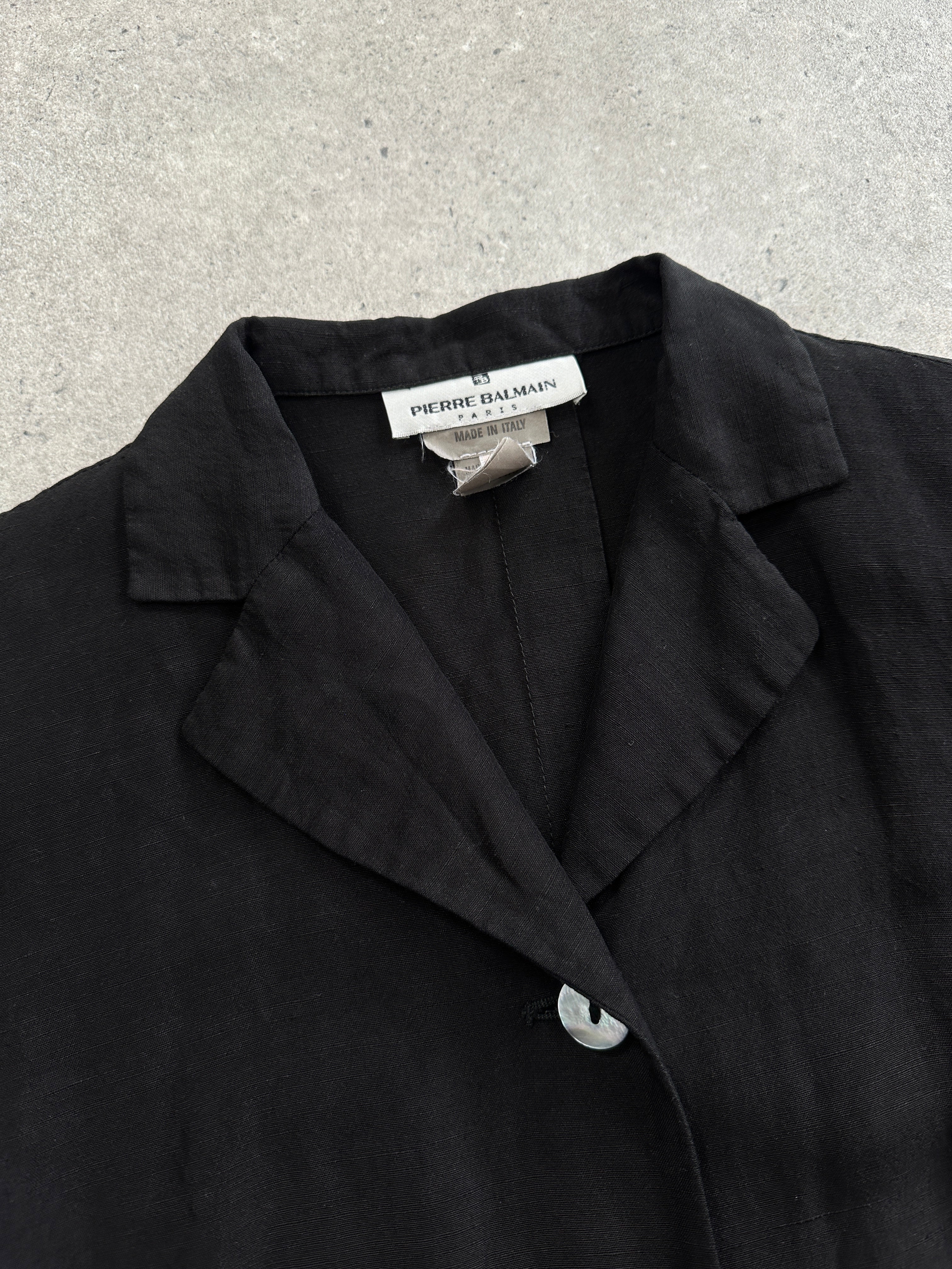 Pierre Balmain 90s linen fitted short sleeve blazer, tailored blazer with a structured fit, in a neutral linen fabric.