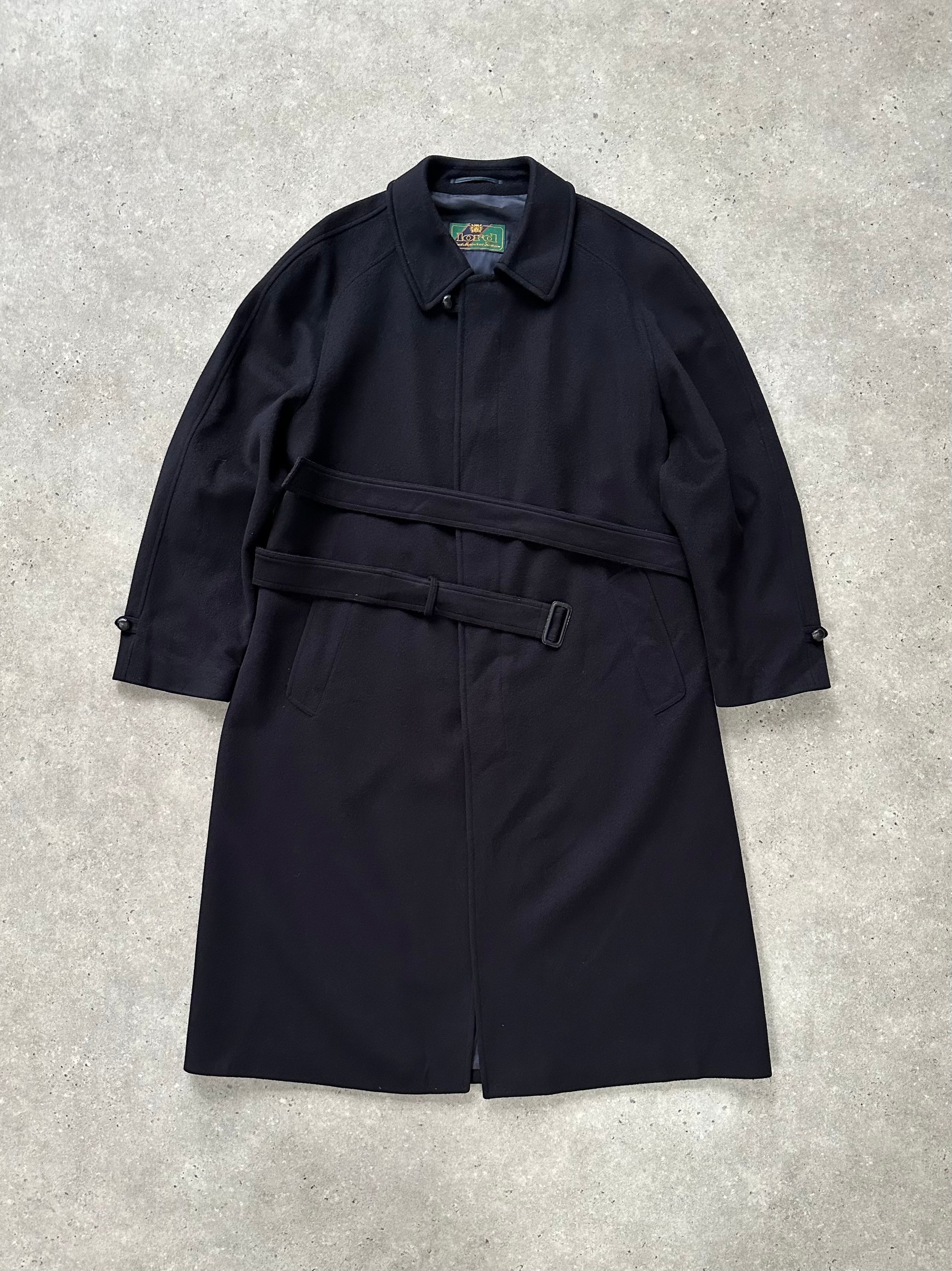 Vintage 1980s pure wool belted coat with concealed placket in XL/XXL size, showcasing classic vintage style and warm fabric.