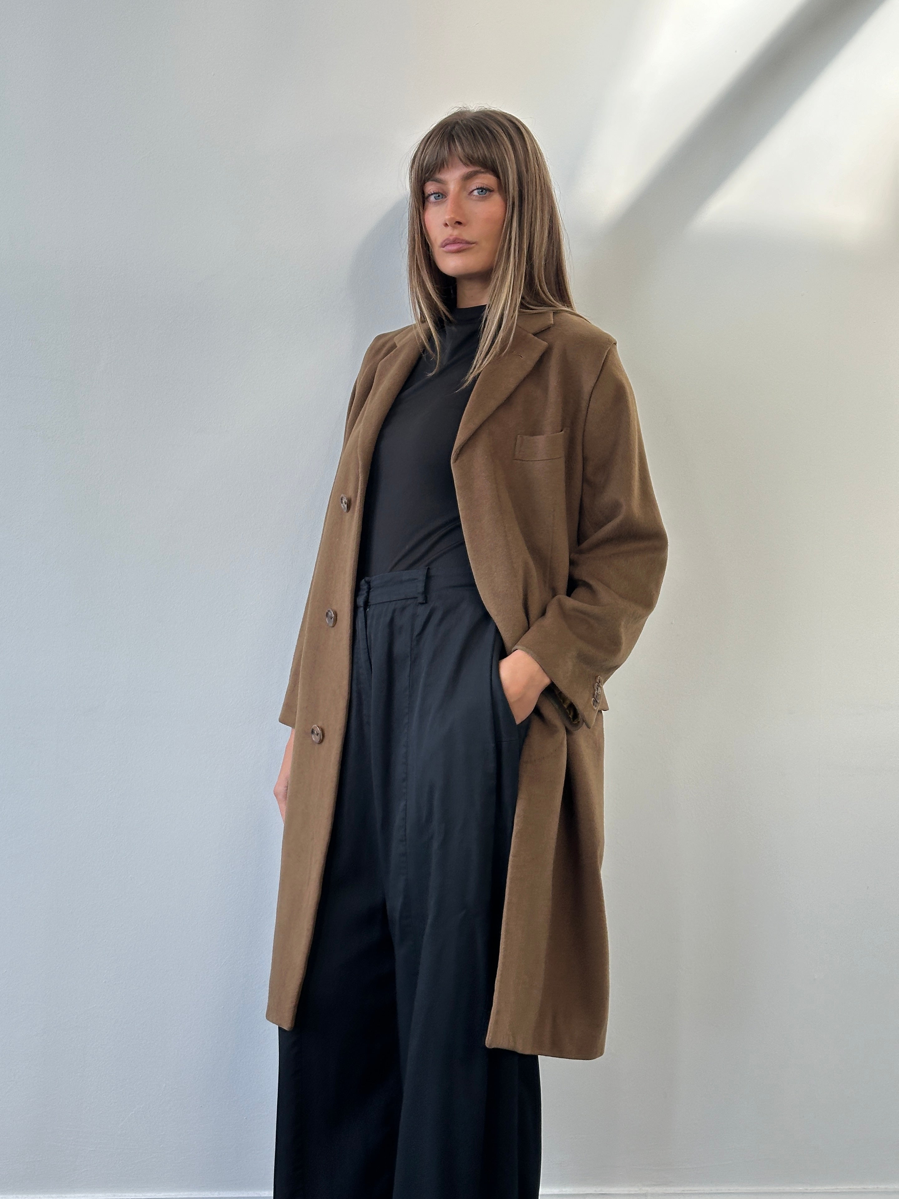 Vintage 1980s Italian pure cashmere coat in size S/M, showcasing classic design and soft textured fabric.