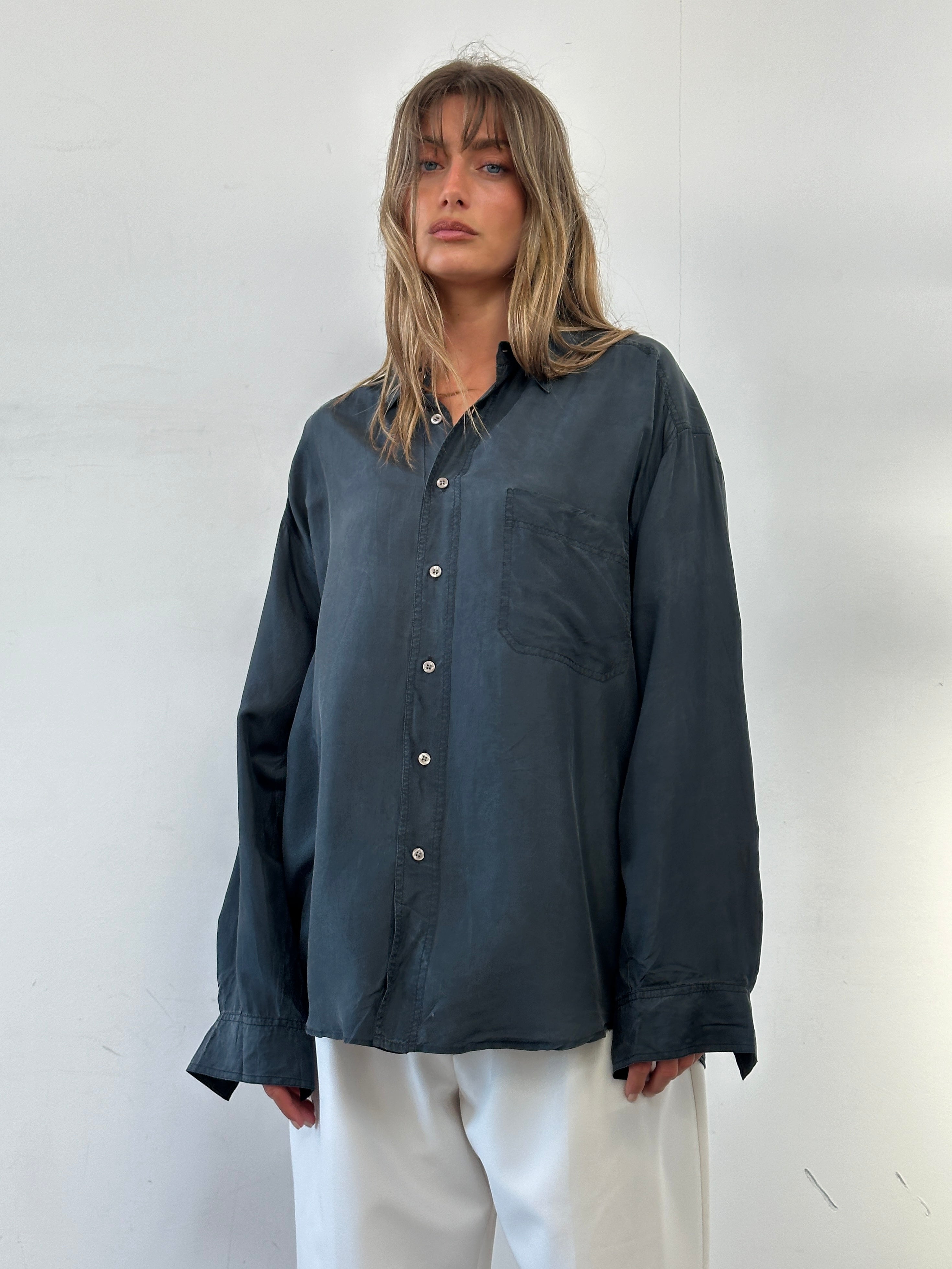 Italian vintage pure silk shirt in XL size, featuring a classic design with a soft, luxurious fabric and elegant style.