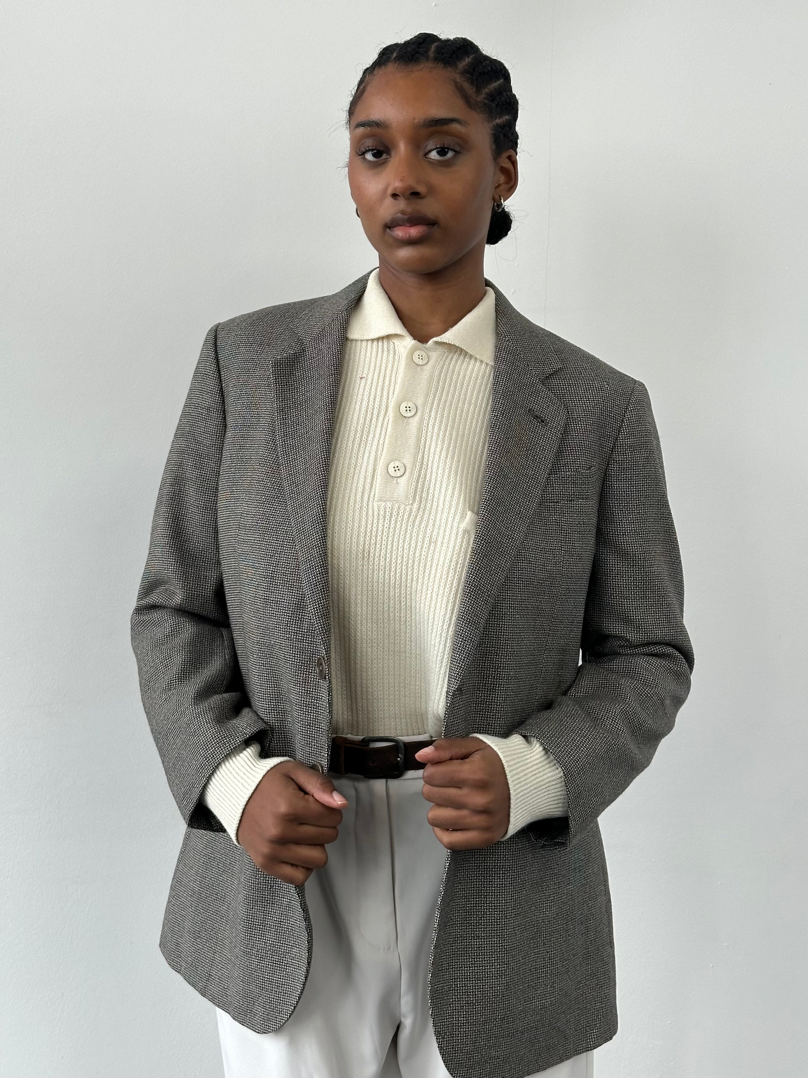 Burberry 1990s herringbone wool silk single-breasted blazer in size 36S, featuring classic tailored design and elegant herringbone pattern.
