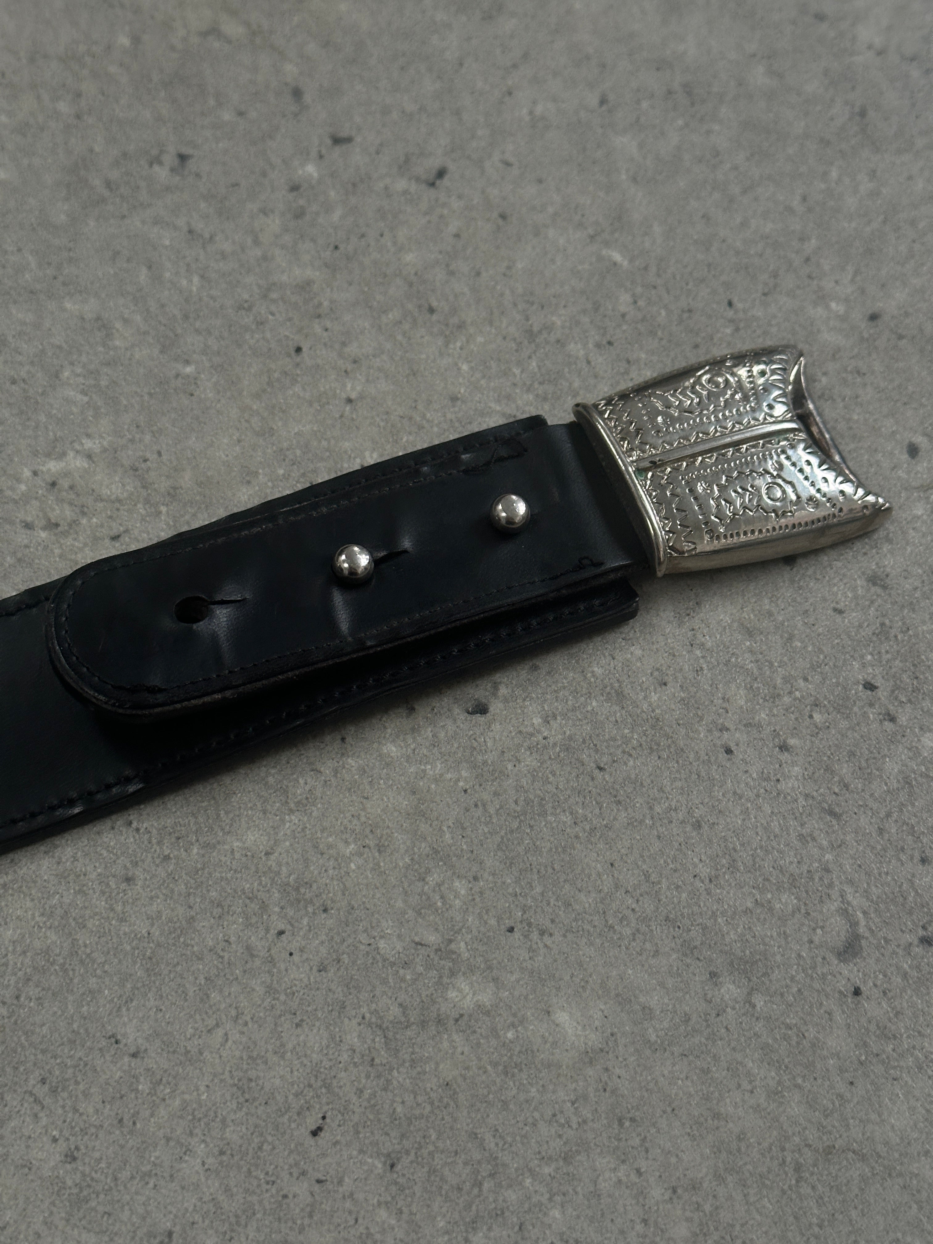 Versace Versus 1990s leather belt with panther buckle, W38, stylish accessory featuring bold design and high-quality craftsmanship.