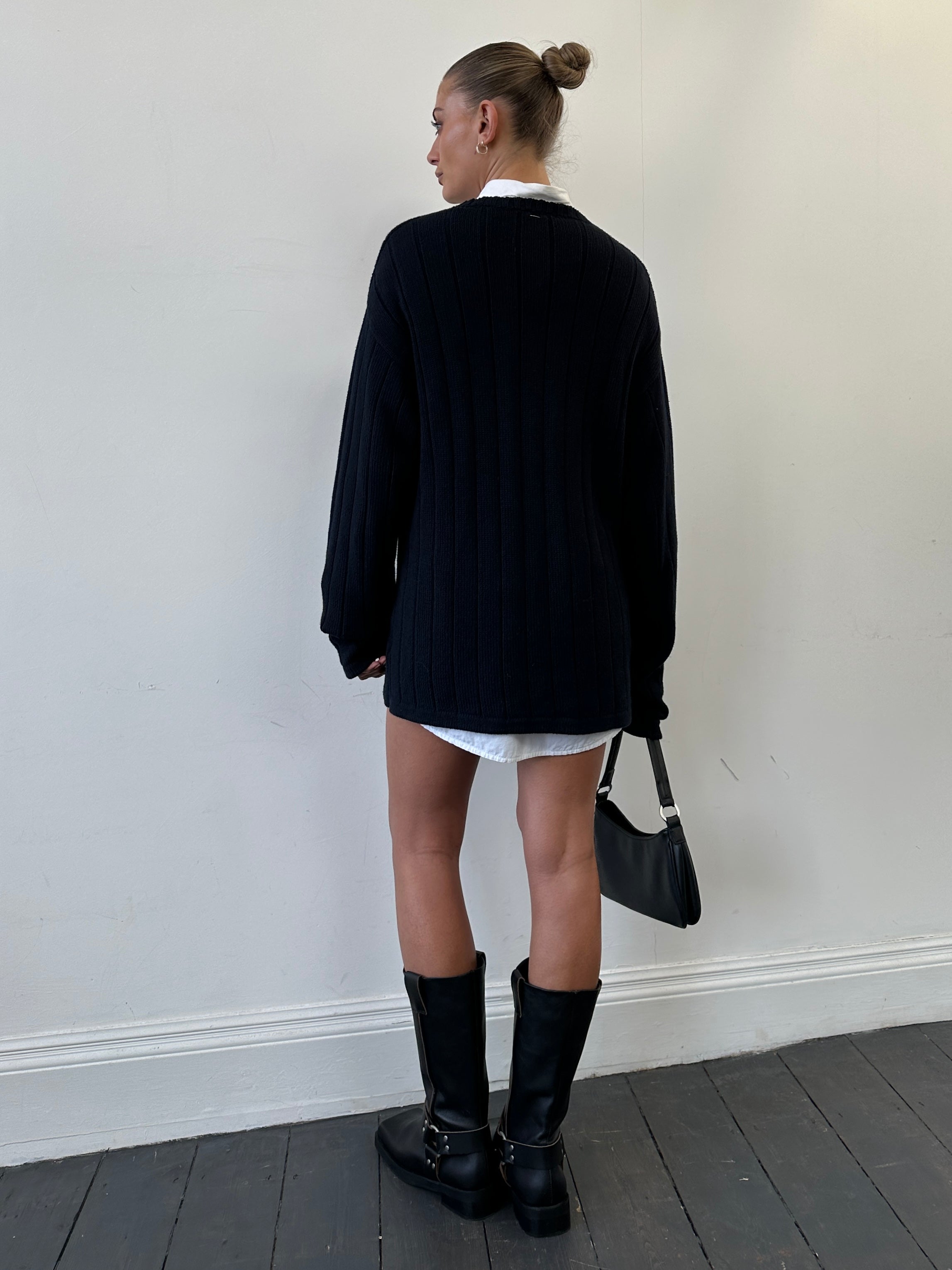 Timberland pure cotton knitted logo jumper in XXL, showing a close-up of the navy blue jumper with Timberland logo detail.