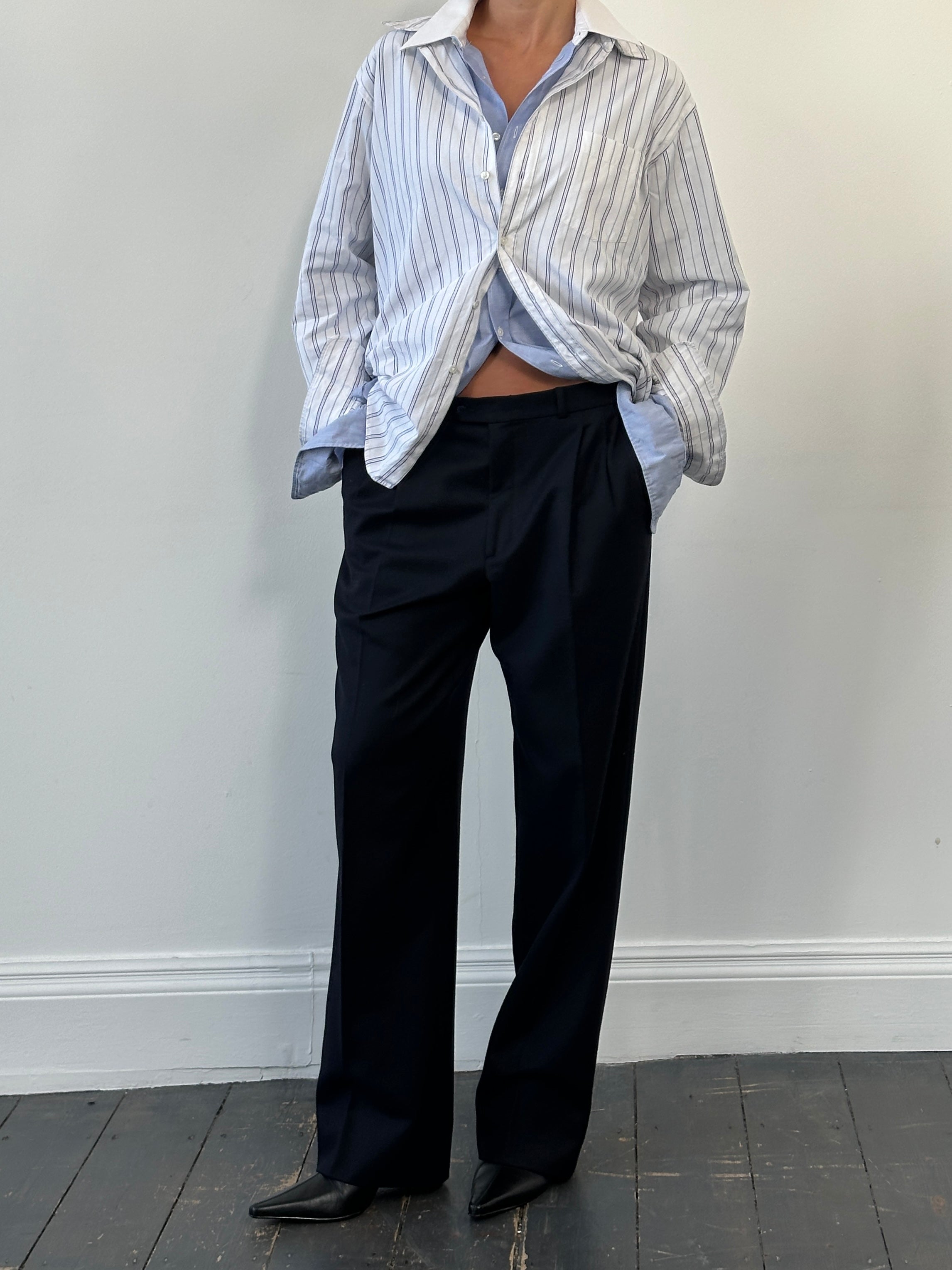 Vintage Italian 1990s pure wool high-waisted pleated tailored trousers, W32, featuring classic design and tailored fit.