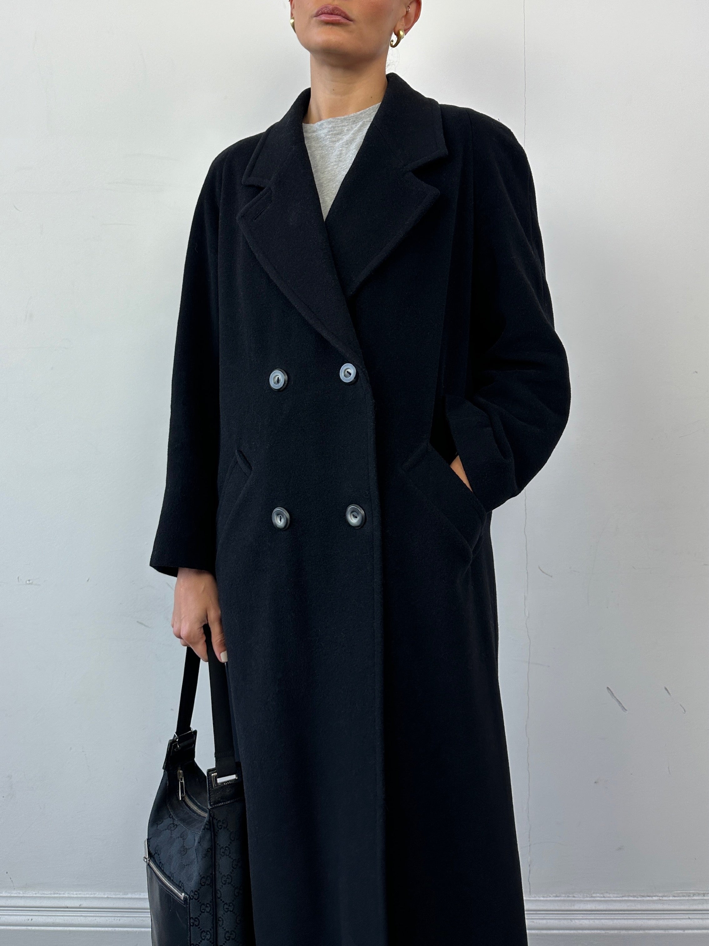 Vintage wool and cashmere double-breasted coat in size S, featuring classic tailoring and a tailored fit.