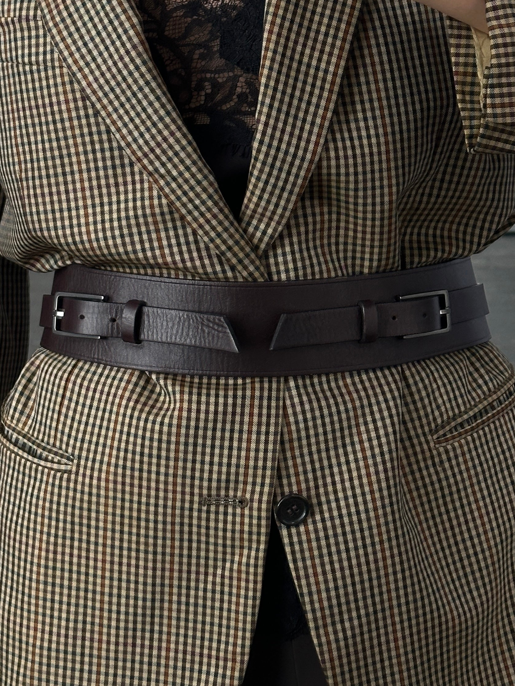 Emporio Armani leather belt with EA buckle, size W30-32, featuring classic design and high-quality craftsmanship.