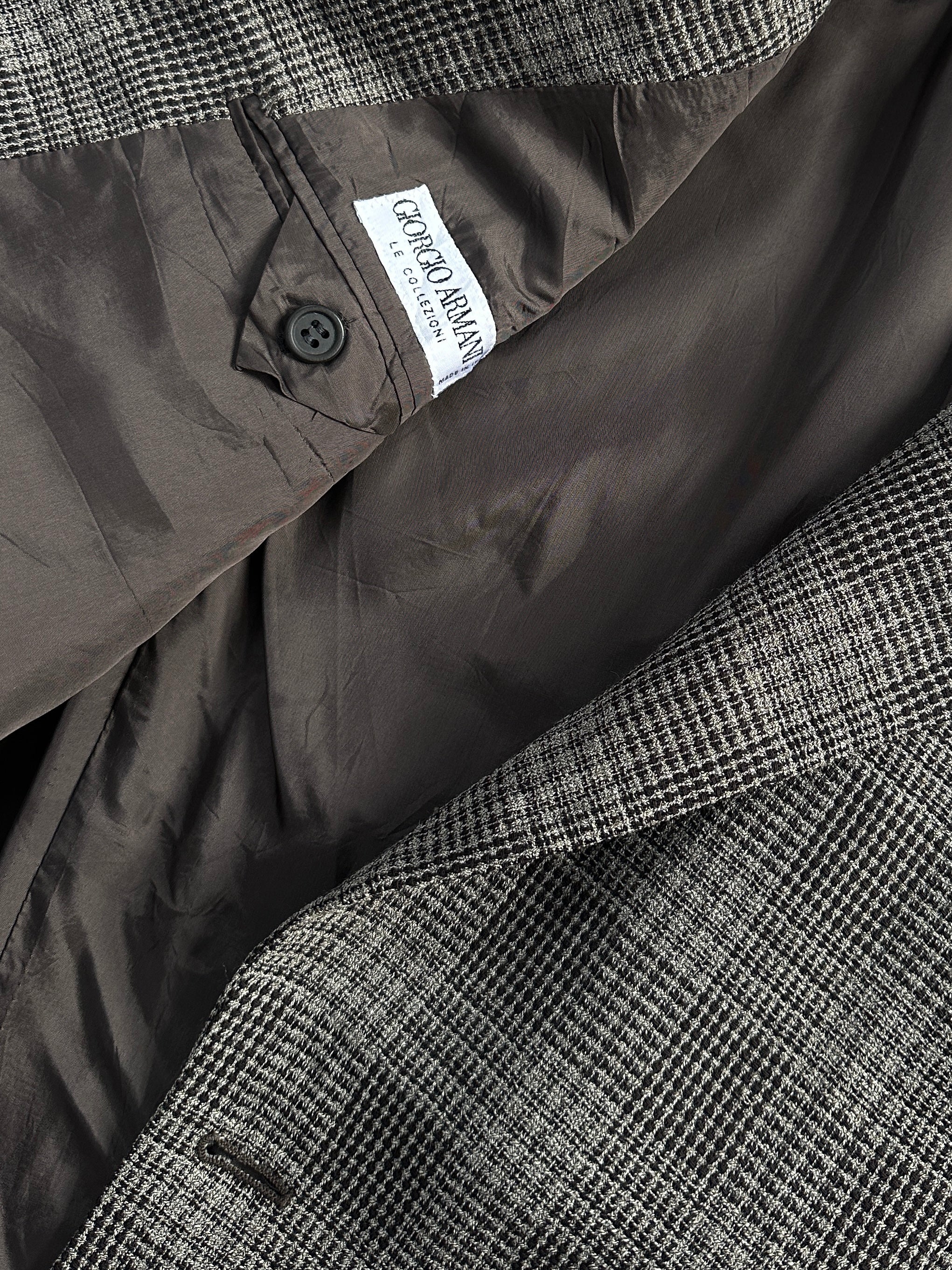 Giorgio Armani Le Collezioni 1980s pure wool check blazer in size 42R/XL, tailored with a classic pattern and structured fit.