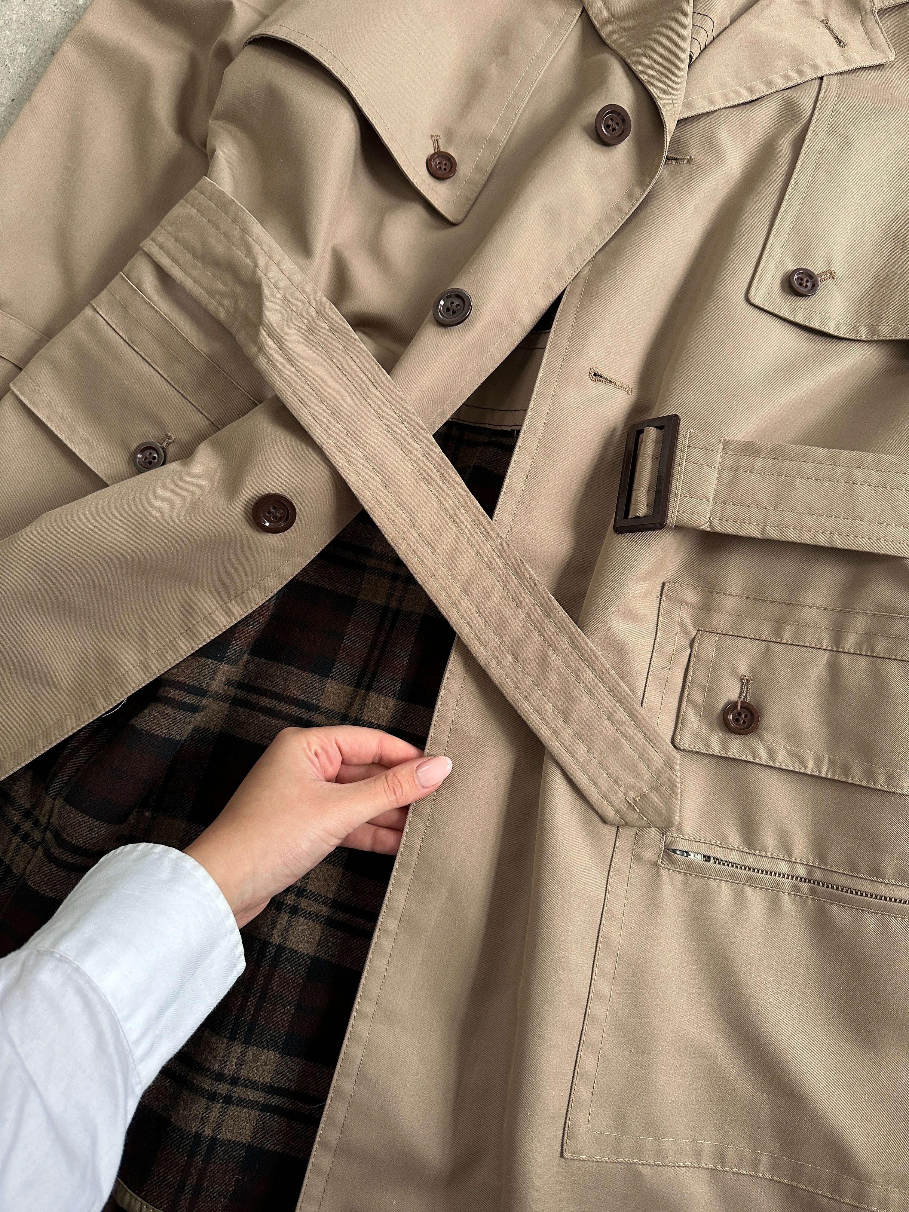 Vintage cotton single-breasted belted trench coat in XL, showing classic design, beige color, and belt detail.