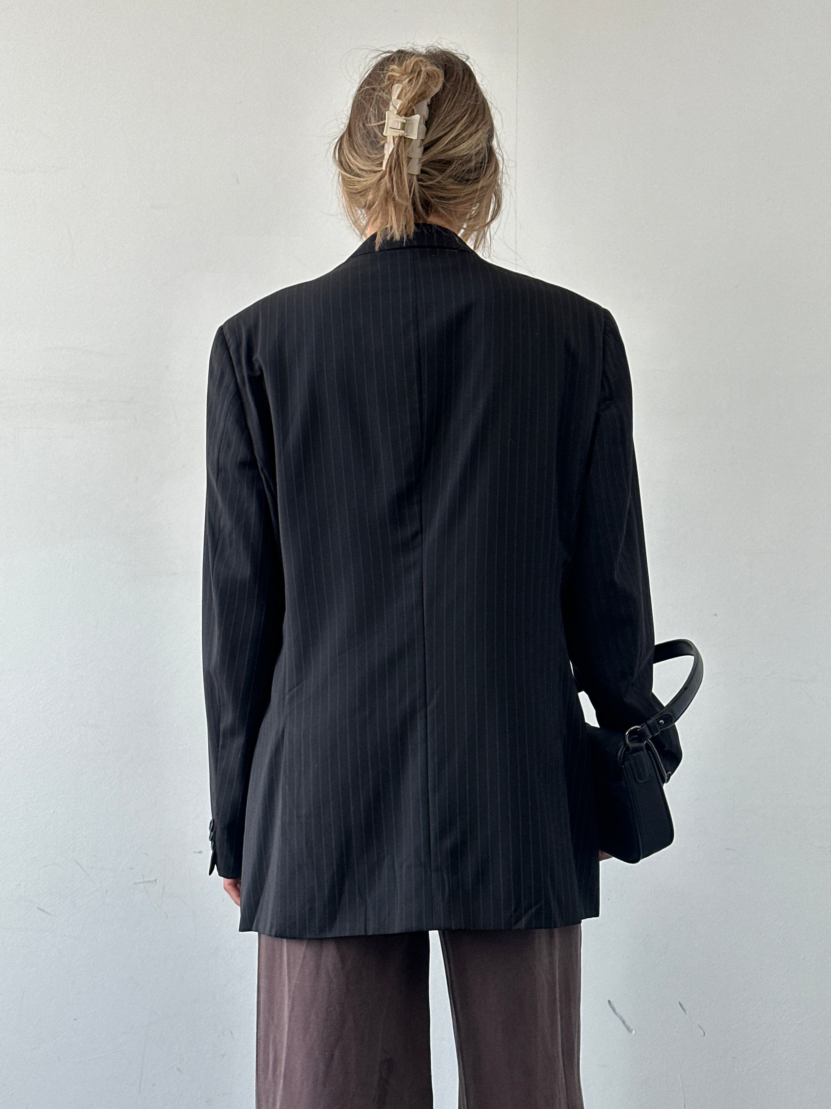 Armani Collezioni pinstripe pure wool single-breasted blazer in size 40R/L, featuring classic lapels and tailored fit.