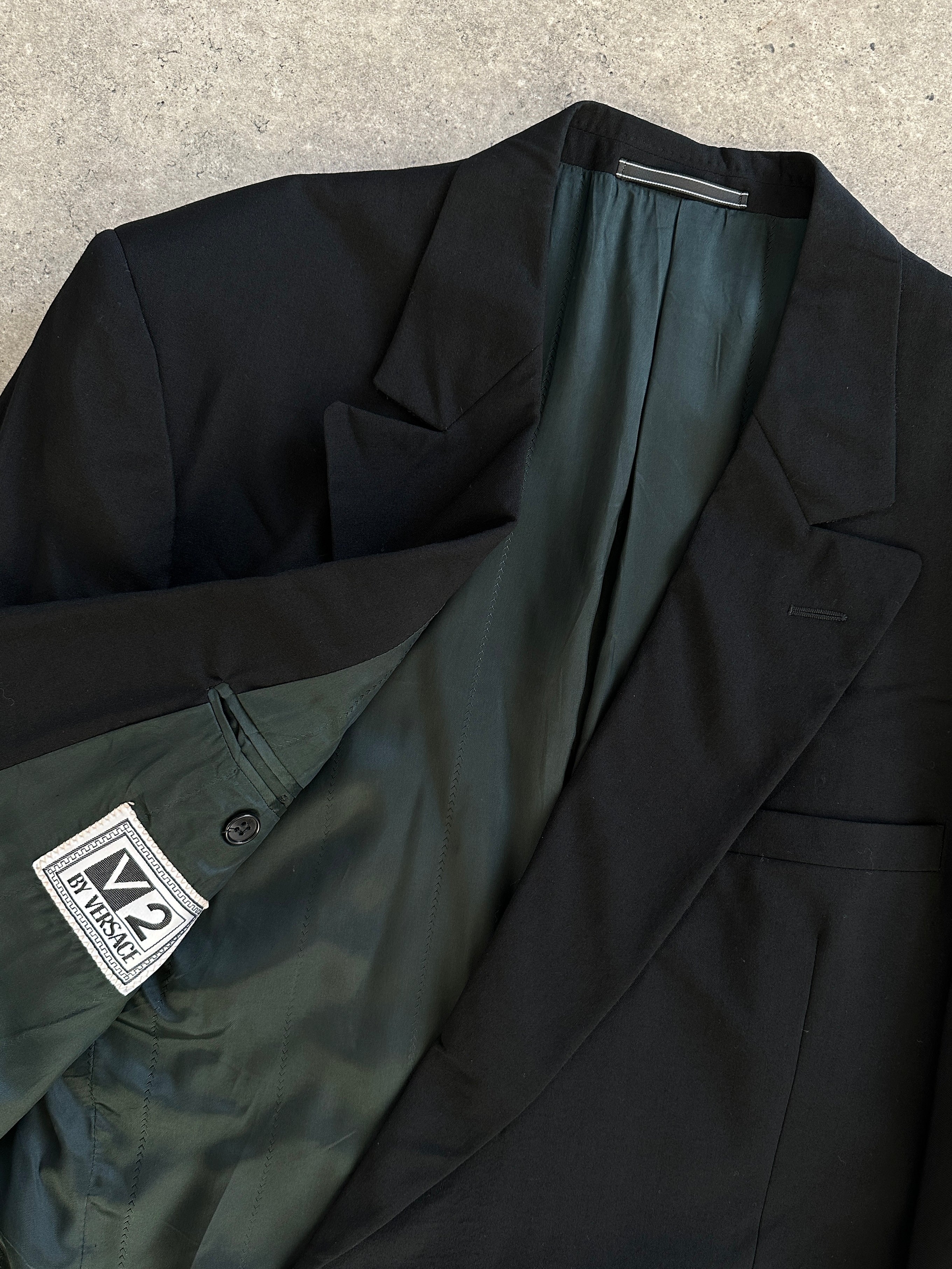 Versace Classic V2 pure wool double-breasted blazer in size L, tailored fit with notch lapels and stylish button details.