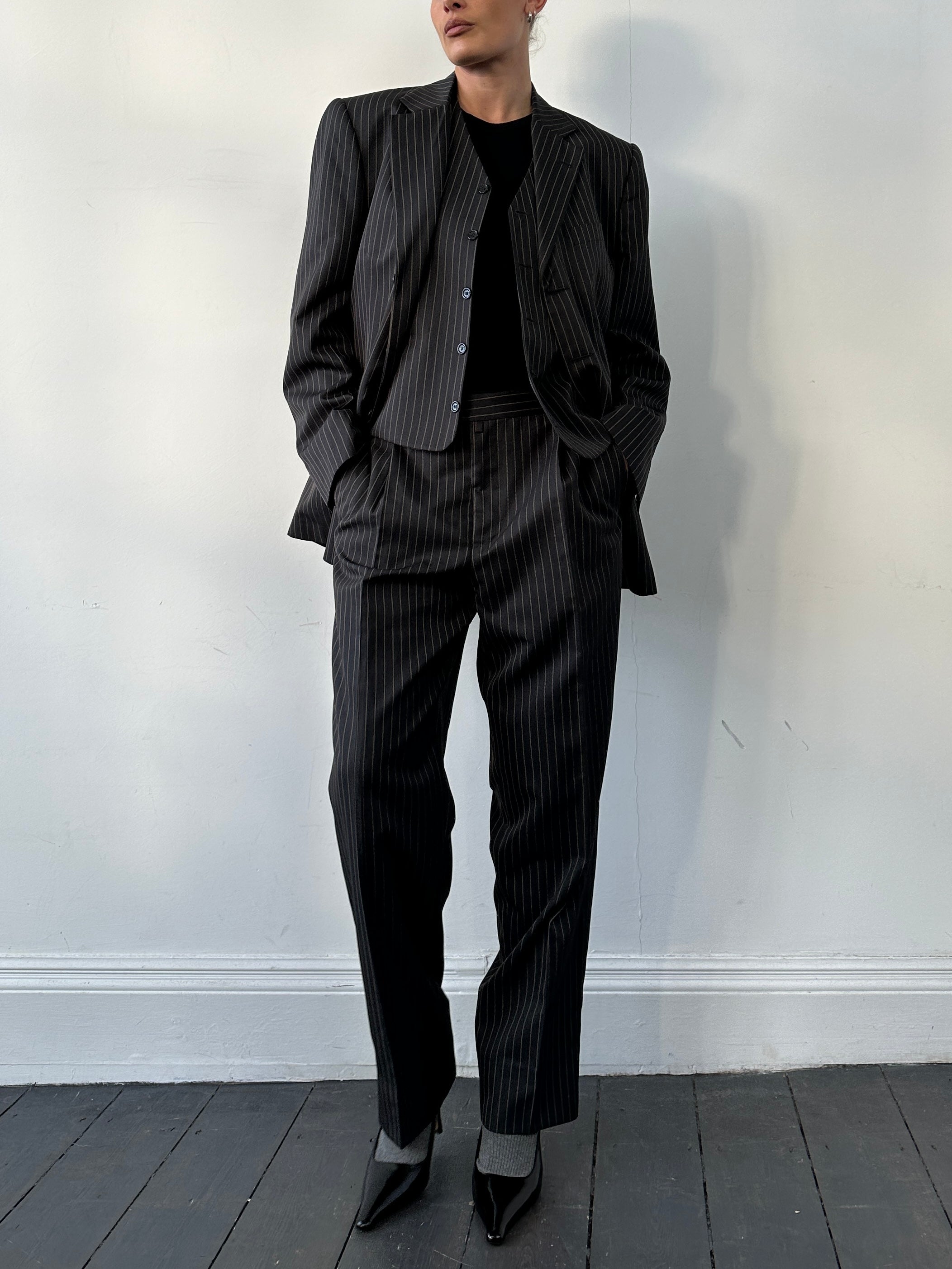 Vintage Italian vintage pinstripe cotton three-piece suit, 40R/W32, displayed on a mannequin with jacket, vest, and trousers.