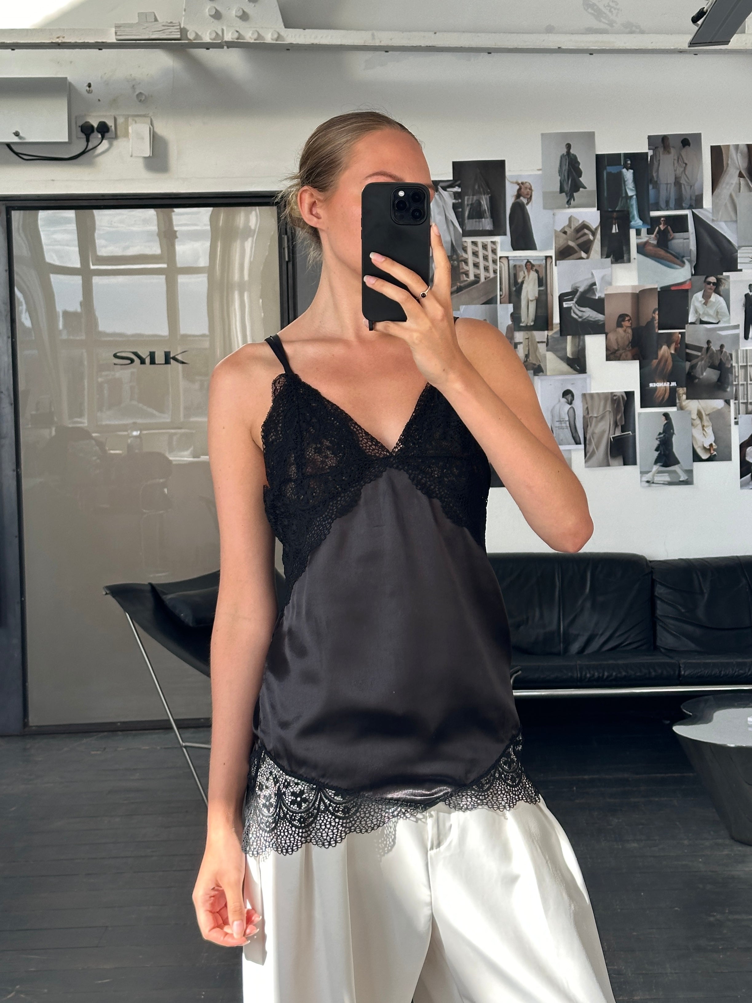 Vintage 2000s lace cami top in size M, featuring delicate lace details and a classic sleeveless design.