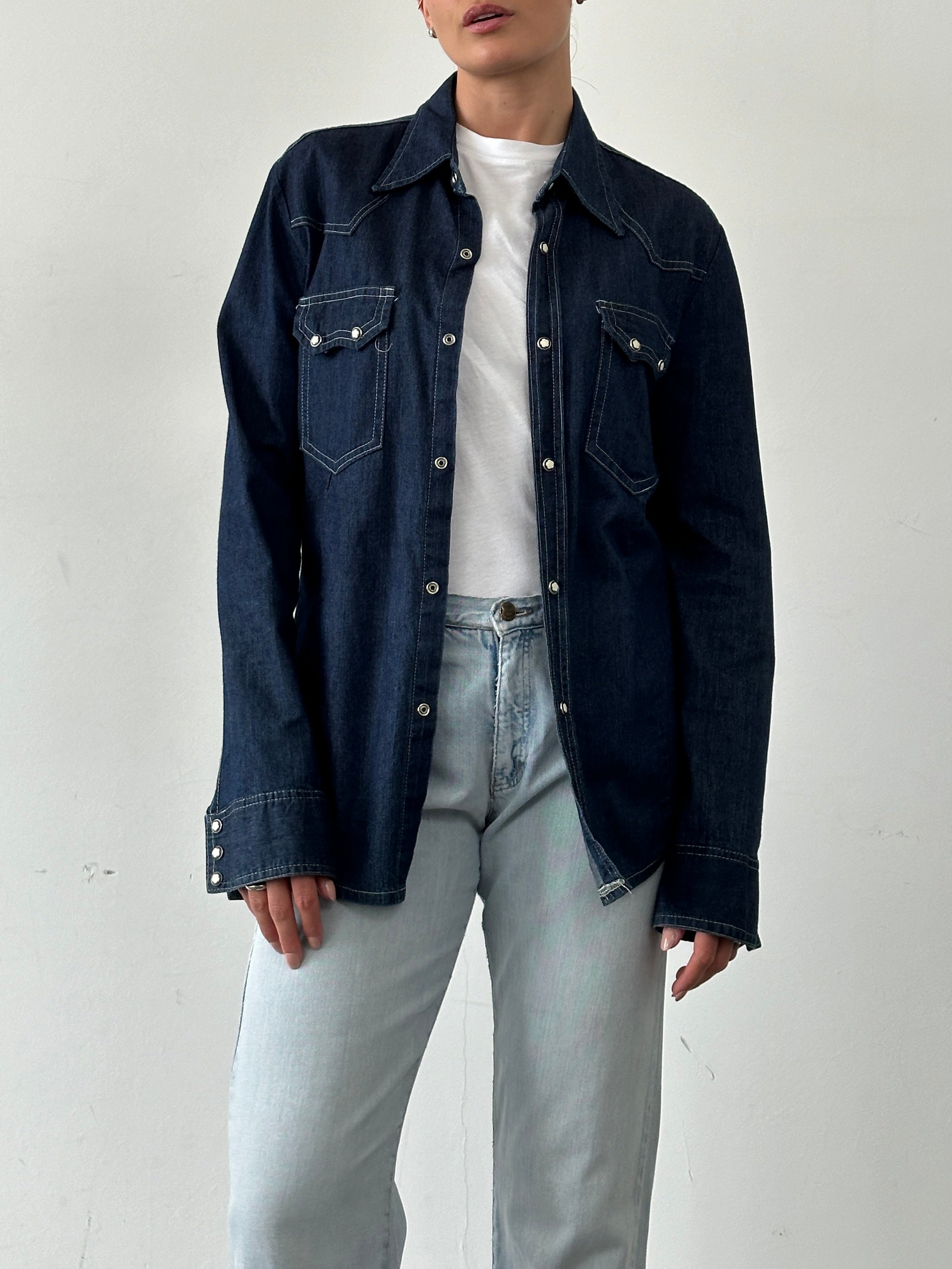 Vintage Italian denim shirt with contrast stitching, dagger collar, pure cotton fabric, size M, stylish vintage men's shirt