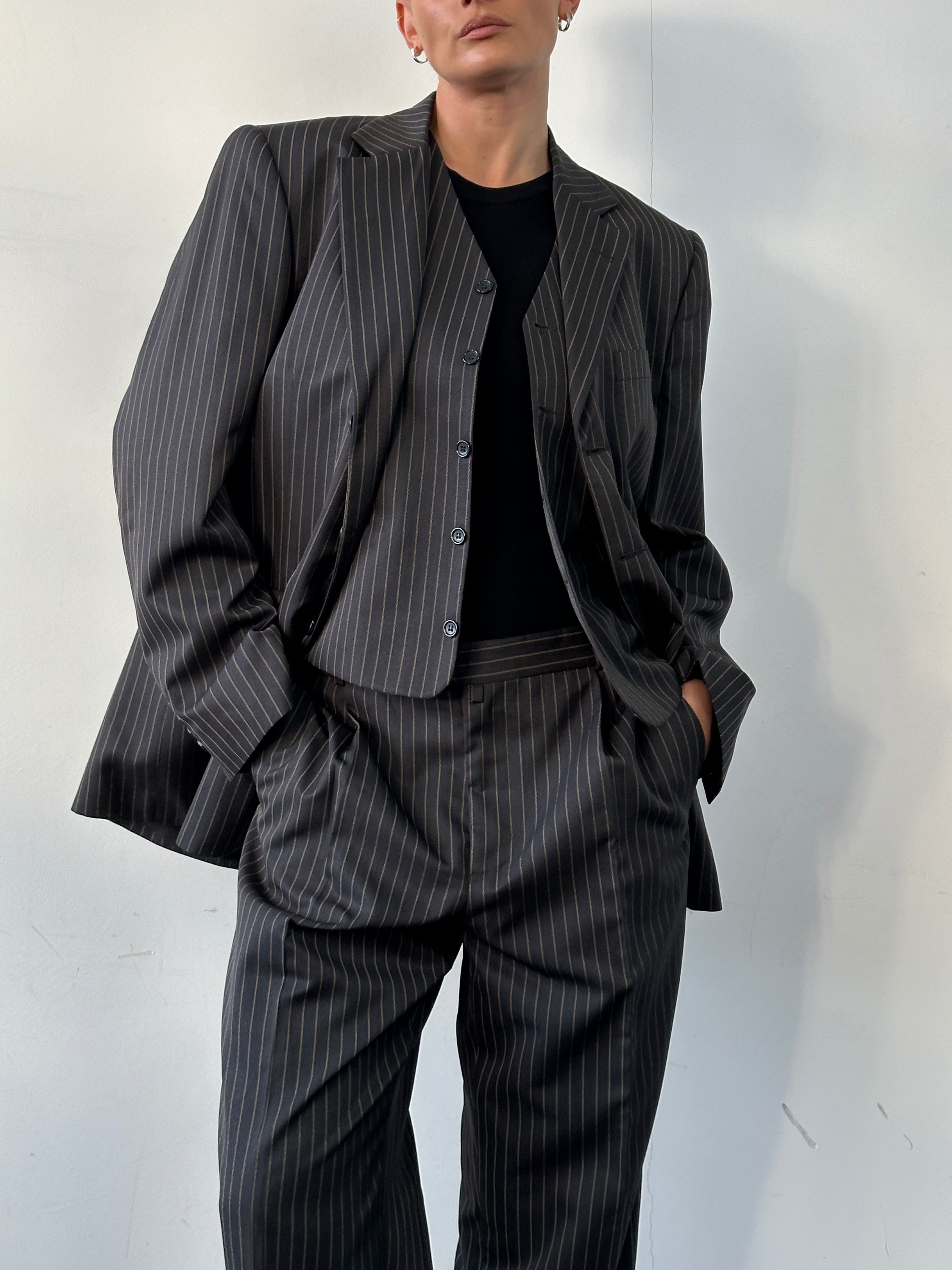 Italian vintage pinstripe cotton three-piece suit in size 40R/W32, featuring a tailored jacket, vest, and matching trousers.