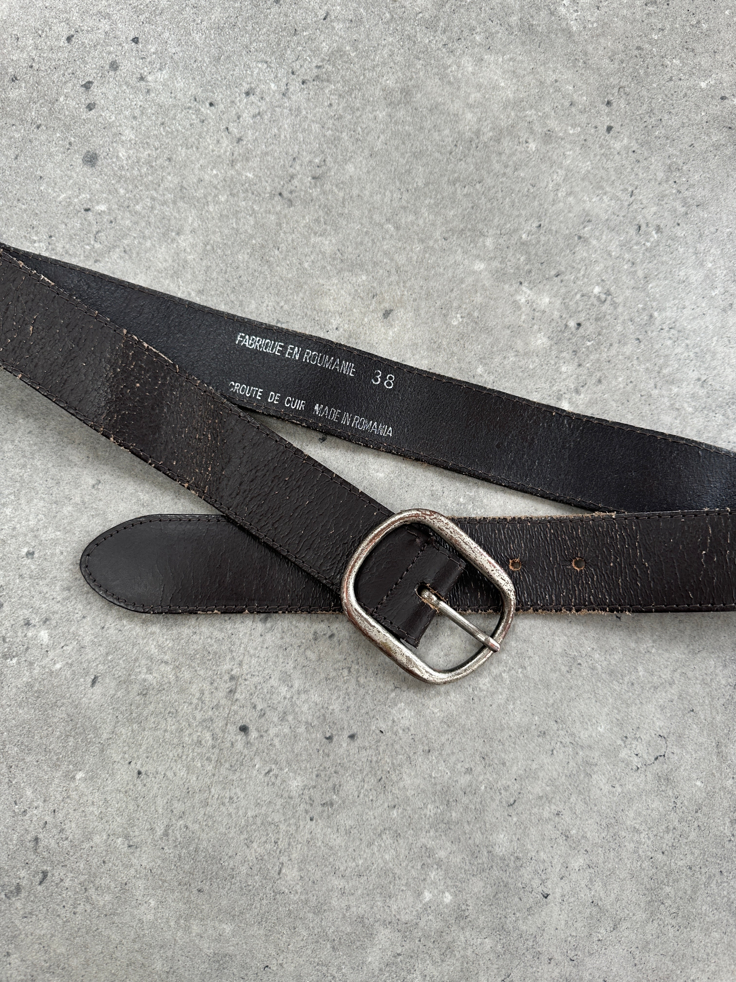 Vintage 1990s chrome distressed leather belt with metal buckle, size W31-35, stylish and rugged accessory.