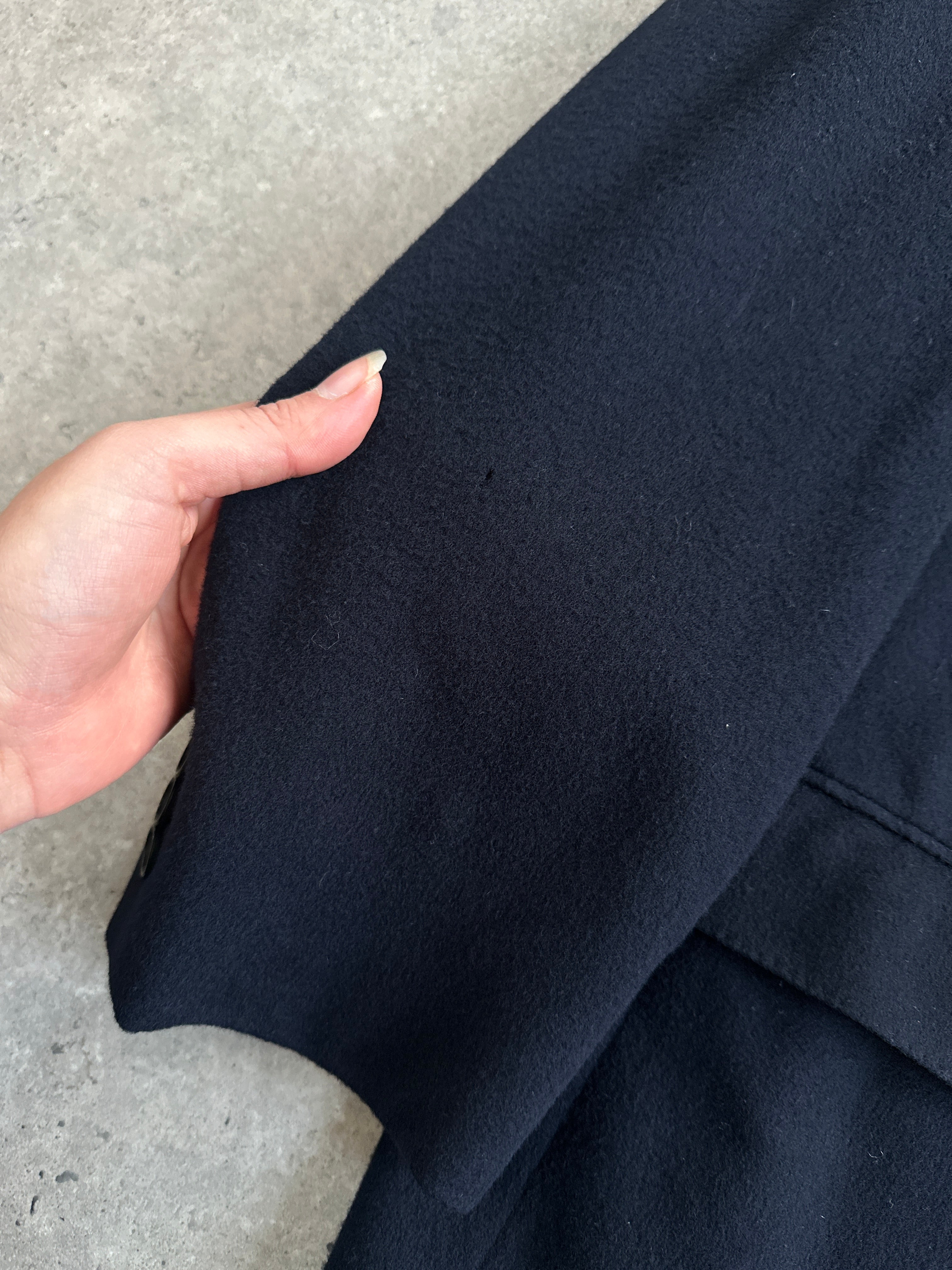 Aquascutum brushed wool cashmere single-breasted blazer in size 46R/XXL displayed on a hanger, detailed fabric texture visible.