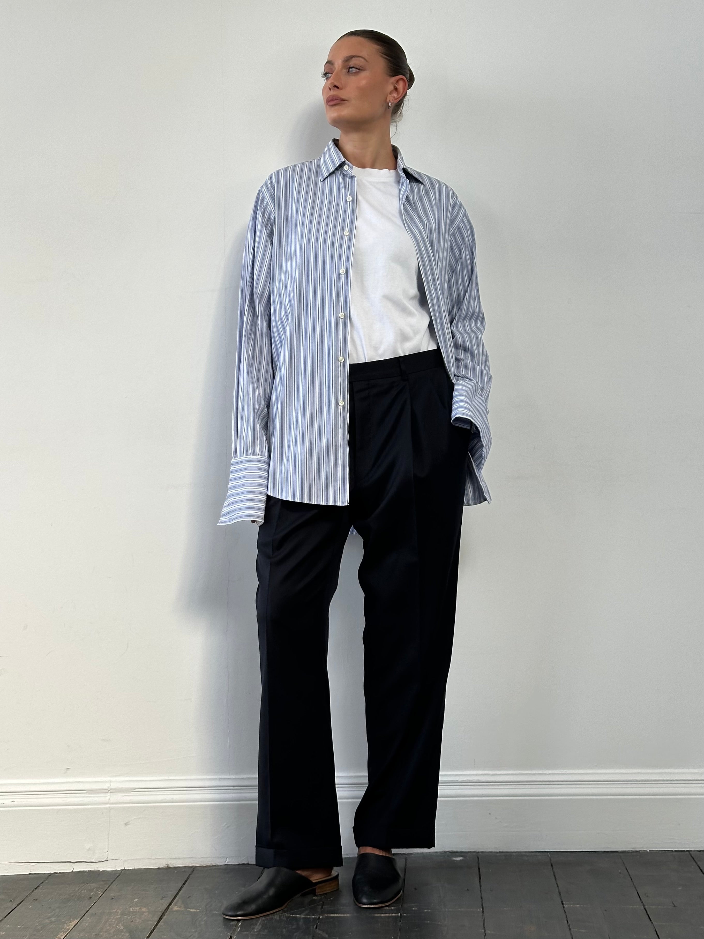 Vintage pure wool tailored trousers with pleats and straight-leg fit, size W32, showcasing classic vintage style.