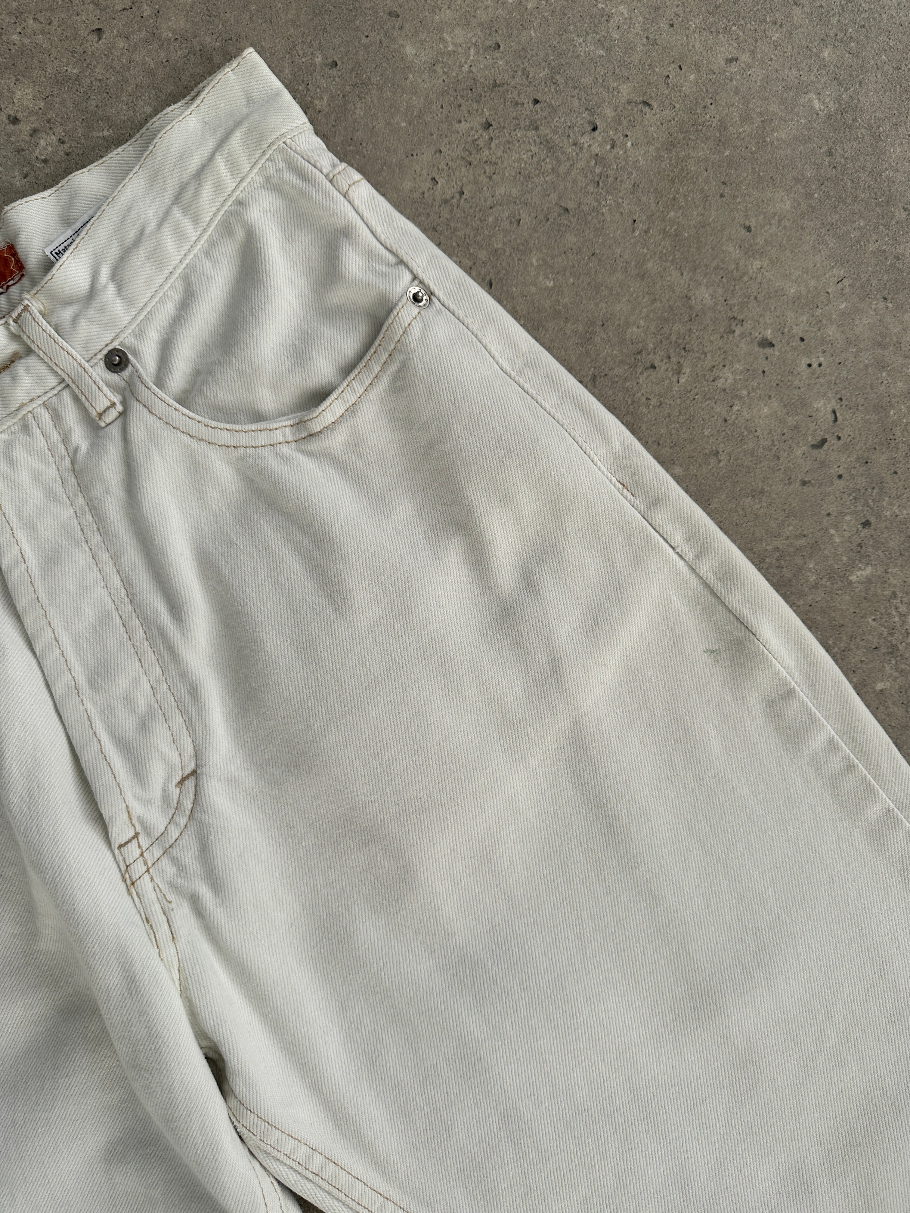 Vintage denim straight-leg jeans in size W26, featuring classic blue wash and traditional stitching, shown on a hanger.