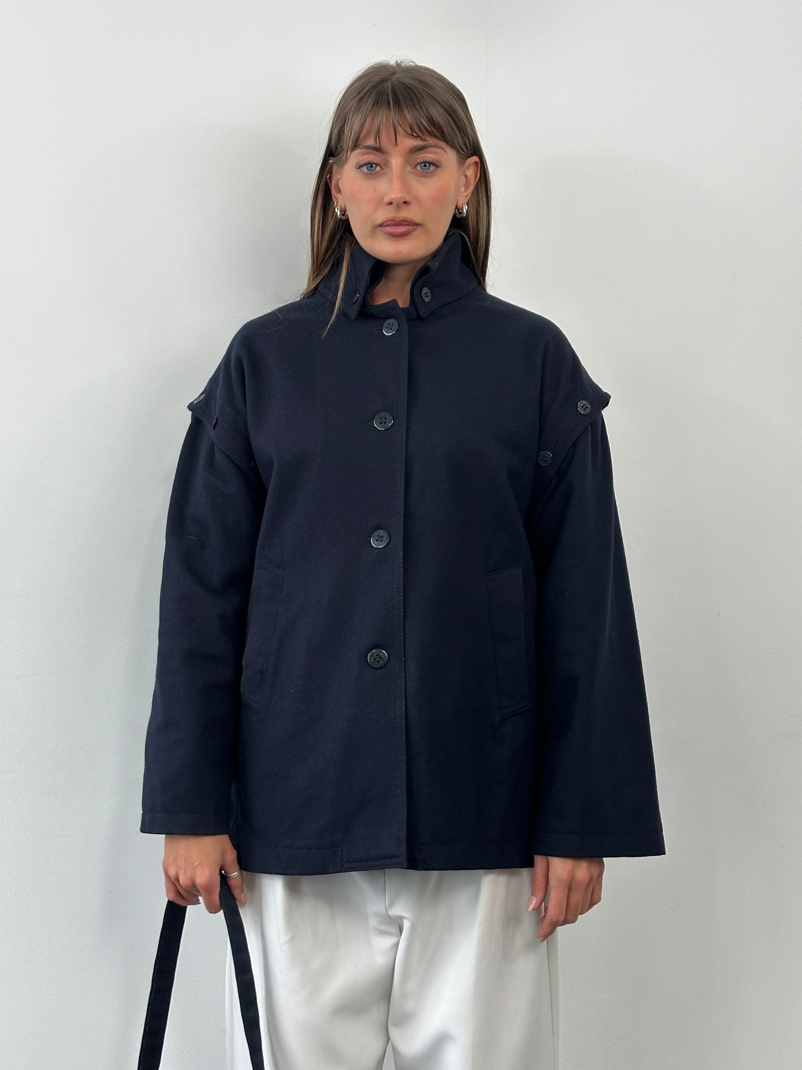 Vintage Italian 1990s wool jacket with detachable sleeves, size L/XL, featuring classic retro design and textured fabric.