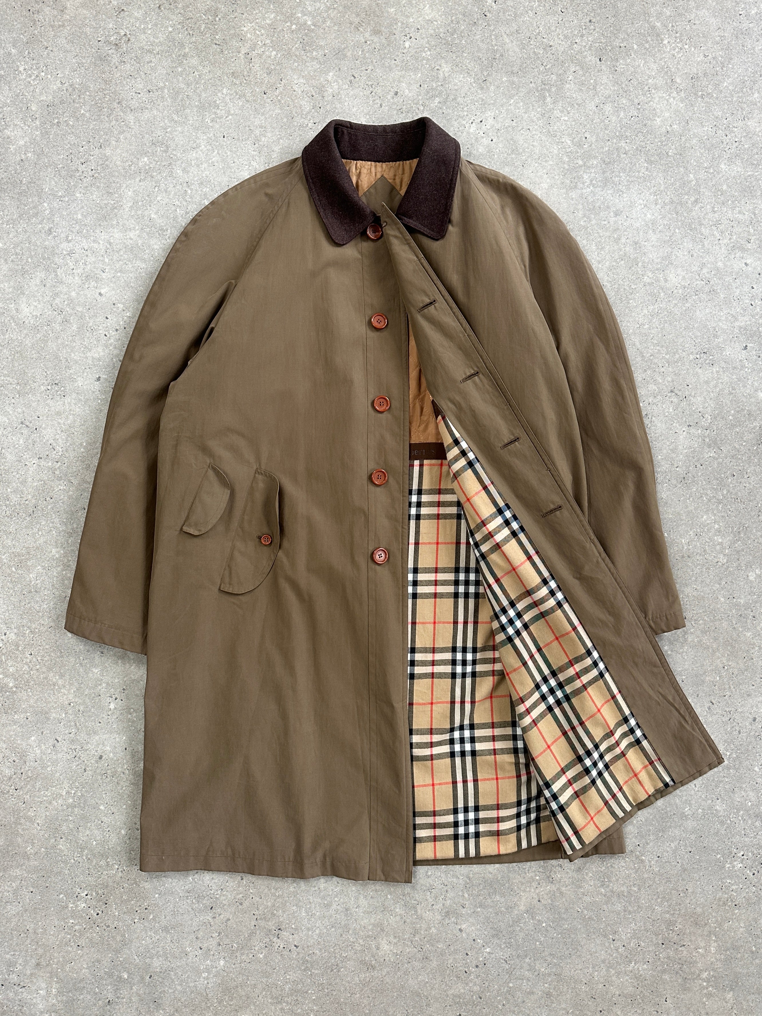 Burberry 1990s cotton field trench coat in XL/XXL, featuring classic beige color, button details, and double-breasted design.