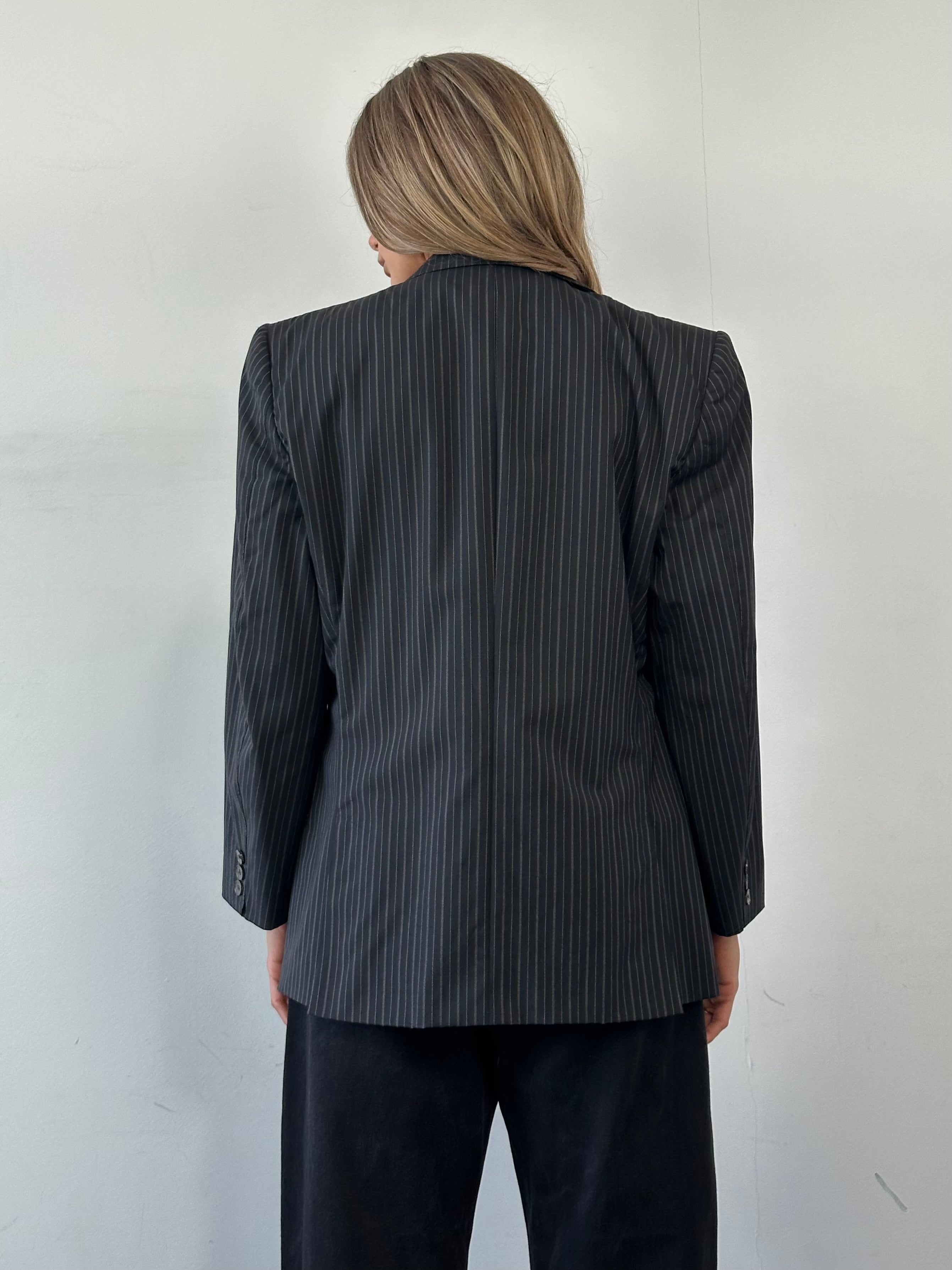 Gucci wool stripe dagger collar blazer in size M, tailored fit with bold striped design and classic lapel collar.