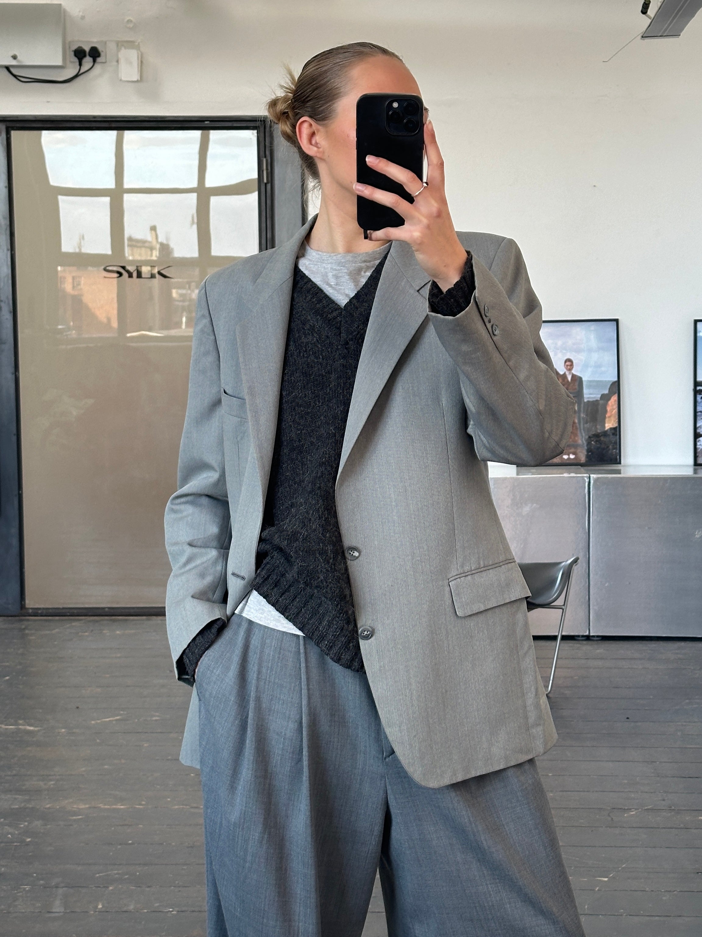 Yves Saint Laurent 1990s pure wool single-breasted blazer in size 40R/L, navy blue with classic lapel and tailored fit.