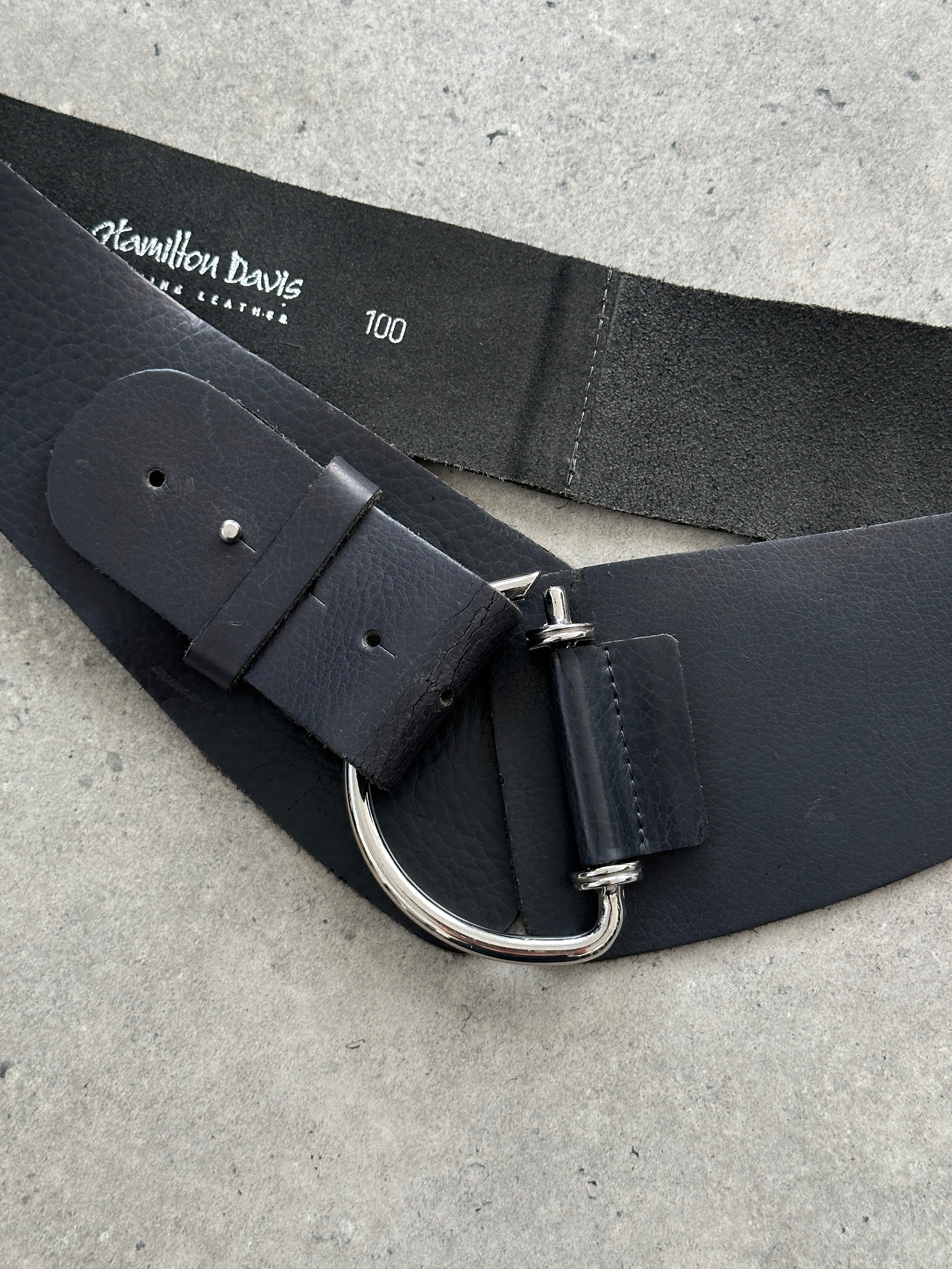 Vintage chrome D-ring leather hip belt with chunky design, fits W36-W38 waist, stylish vintage accessory.