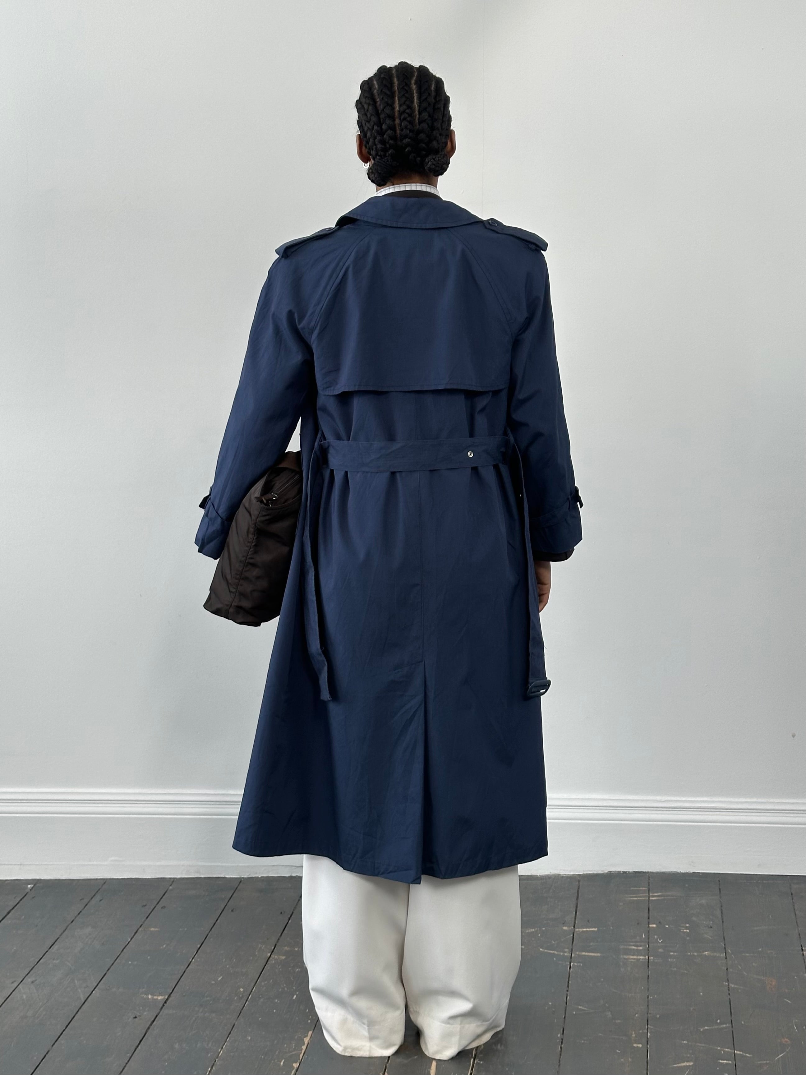 London Fog 1990s double-breasted cotton trench coat in size S/M, stylish and classic outerwear with belt and button details.