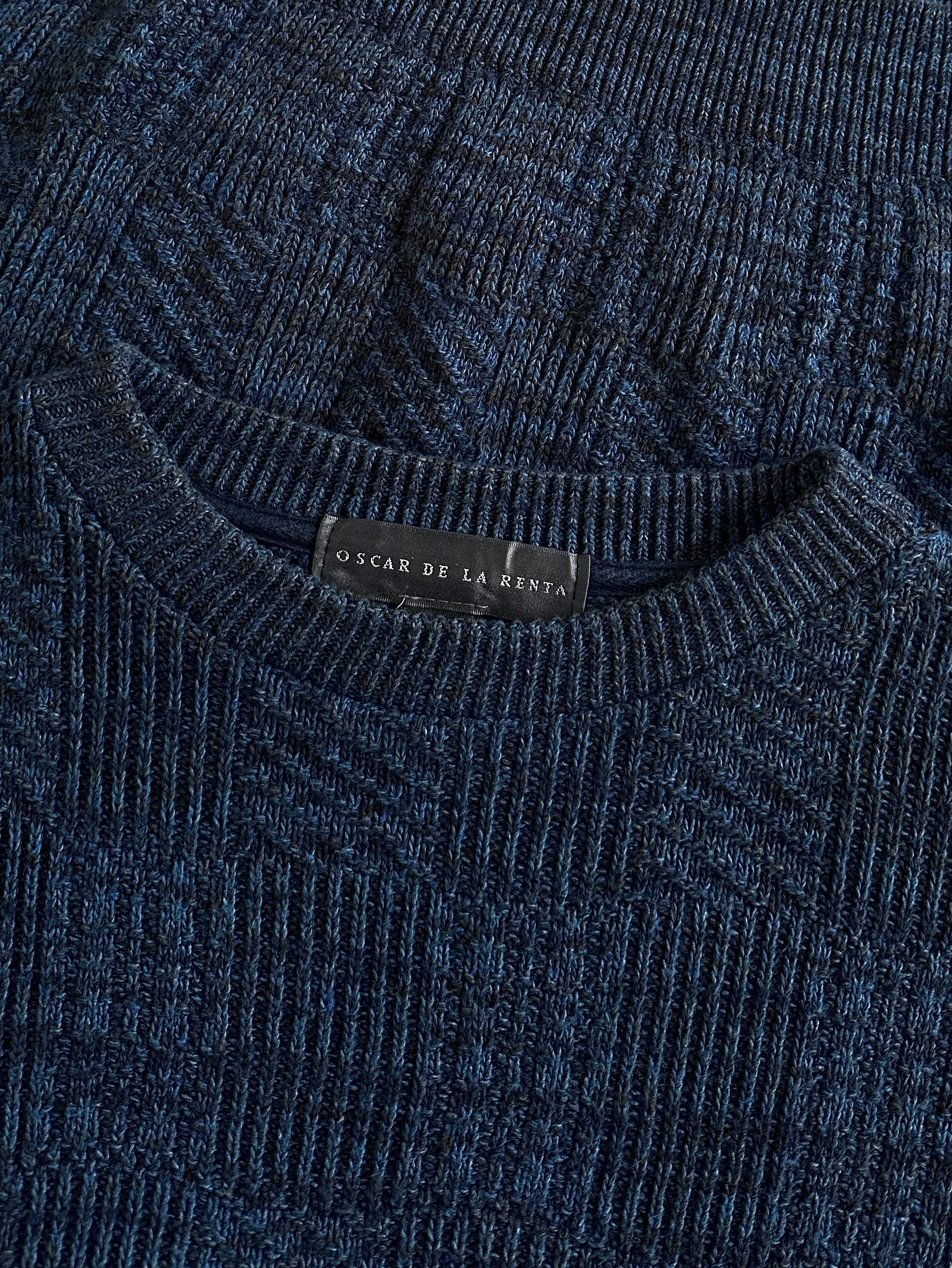 Oscar De La Renta 1990s textured cotton knitted jumper in size L/XL, featuring a cozy, detailed knit pattern.