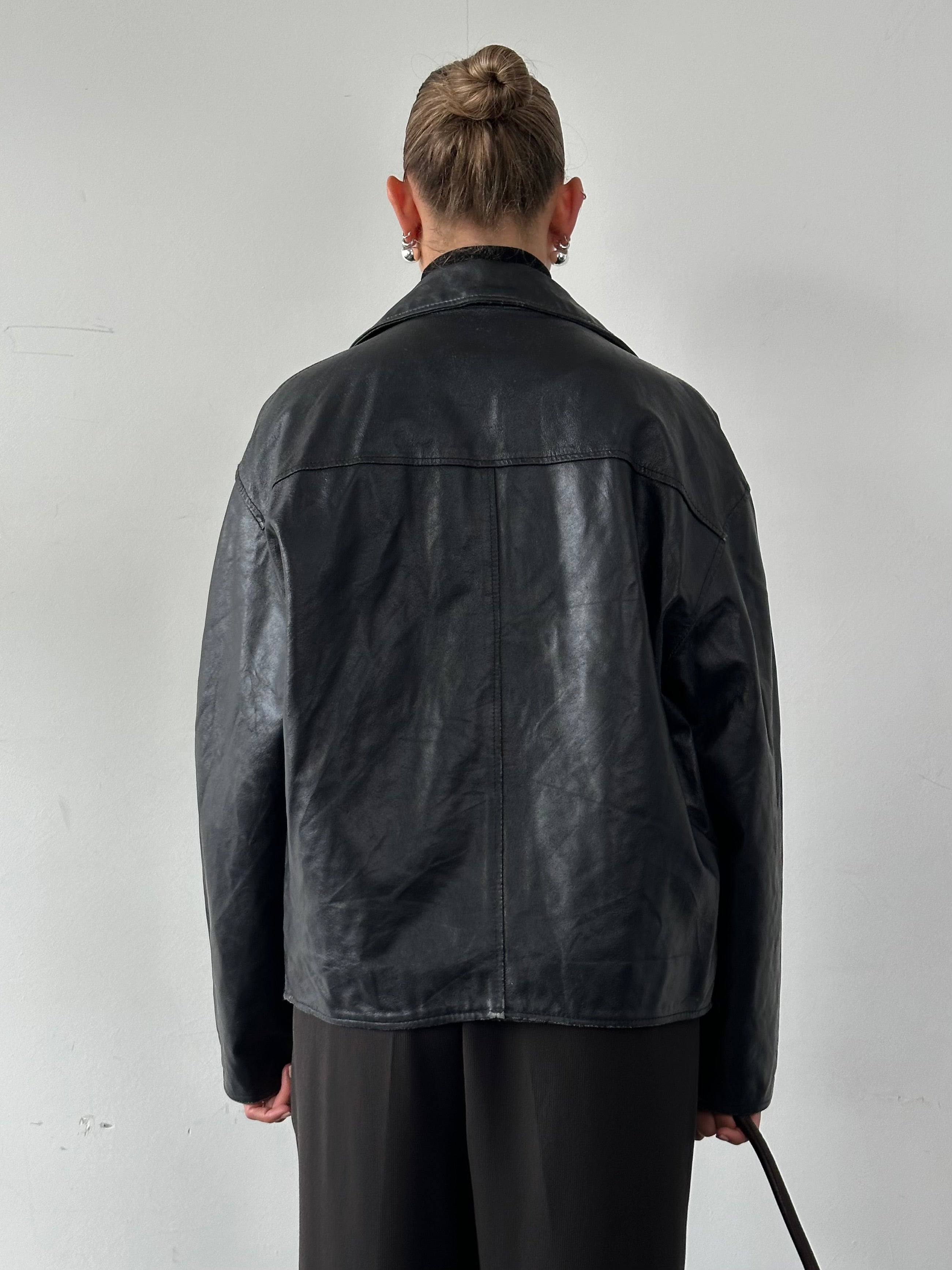 Italian Vintage Leather Jacket in size L, classic distressed leather with detailed stitching, stylish and timeless men's outerwear.
