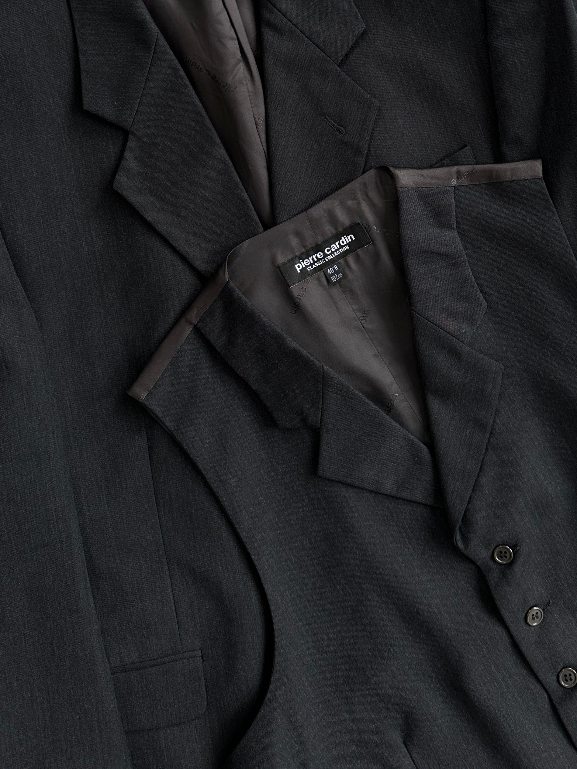 Pierre Cardin two-piece blazer and waistcoat set, size 40R/L, featuring tailored fit and classic design in stylish fabric.