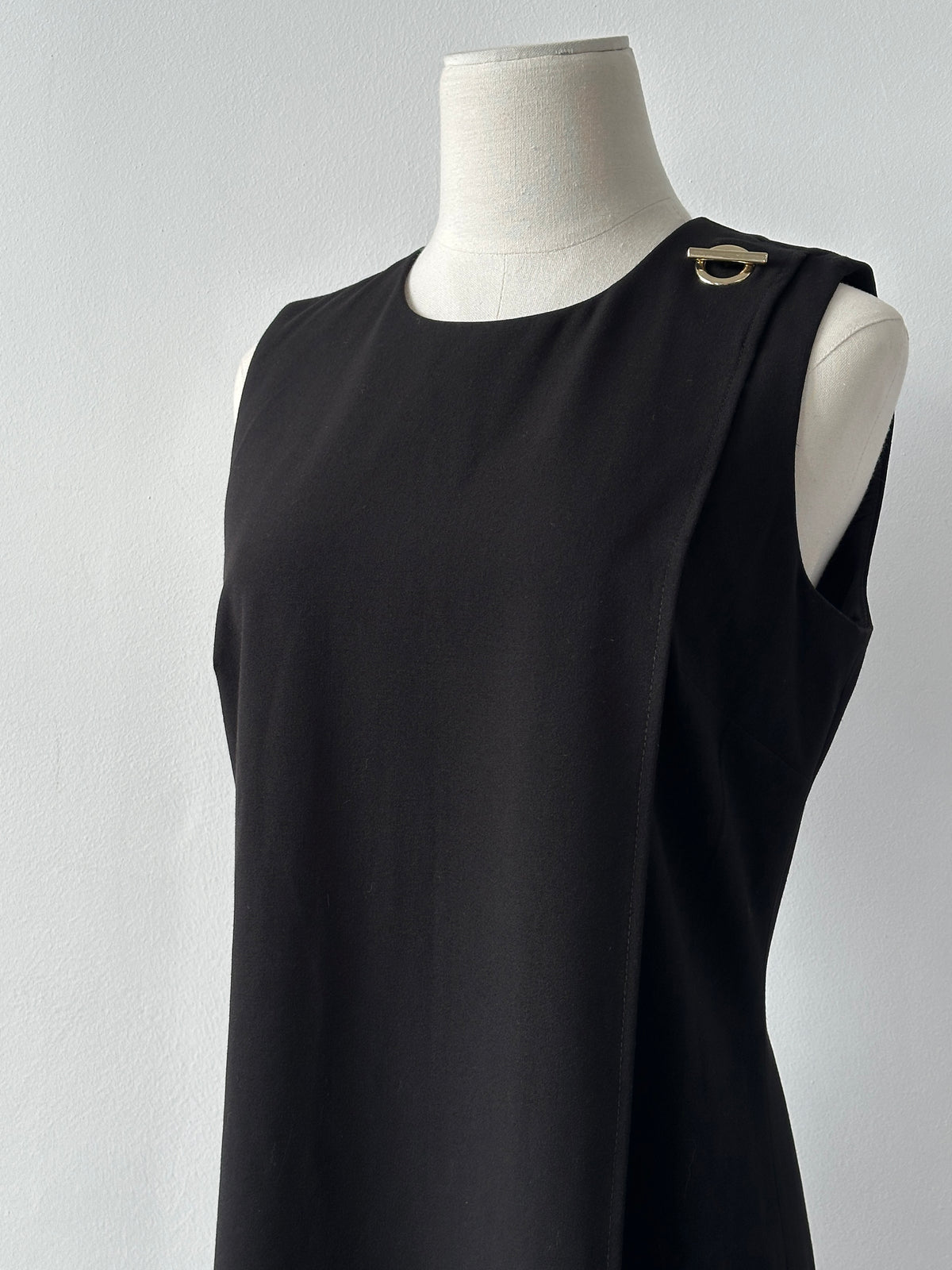 Calvin Klein 2000s Asymmetric Overlay Sleeveless Midi Single Button Dress - M