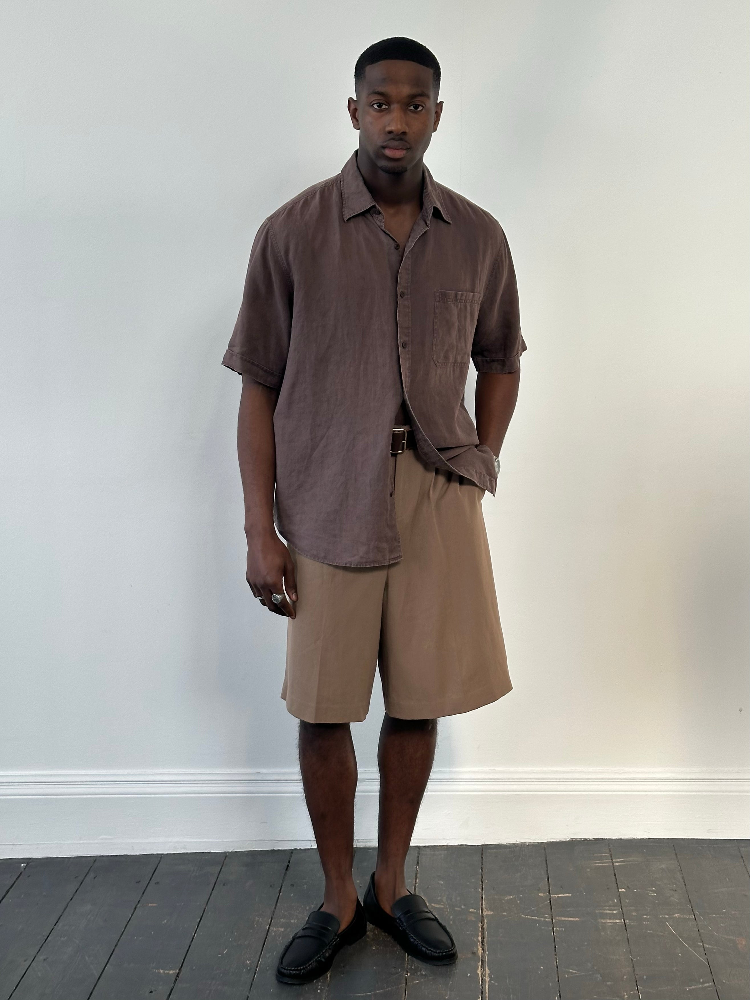 Vintage 2000s pure linen short sleeve shirt in size XL, lightweight and breathable with a classic collar and button front.