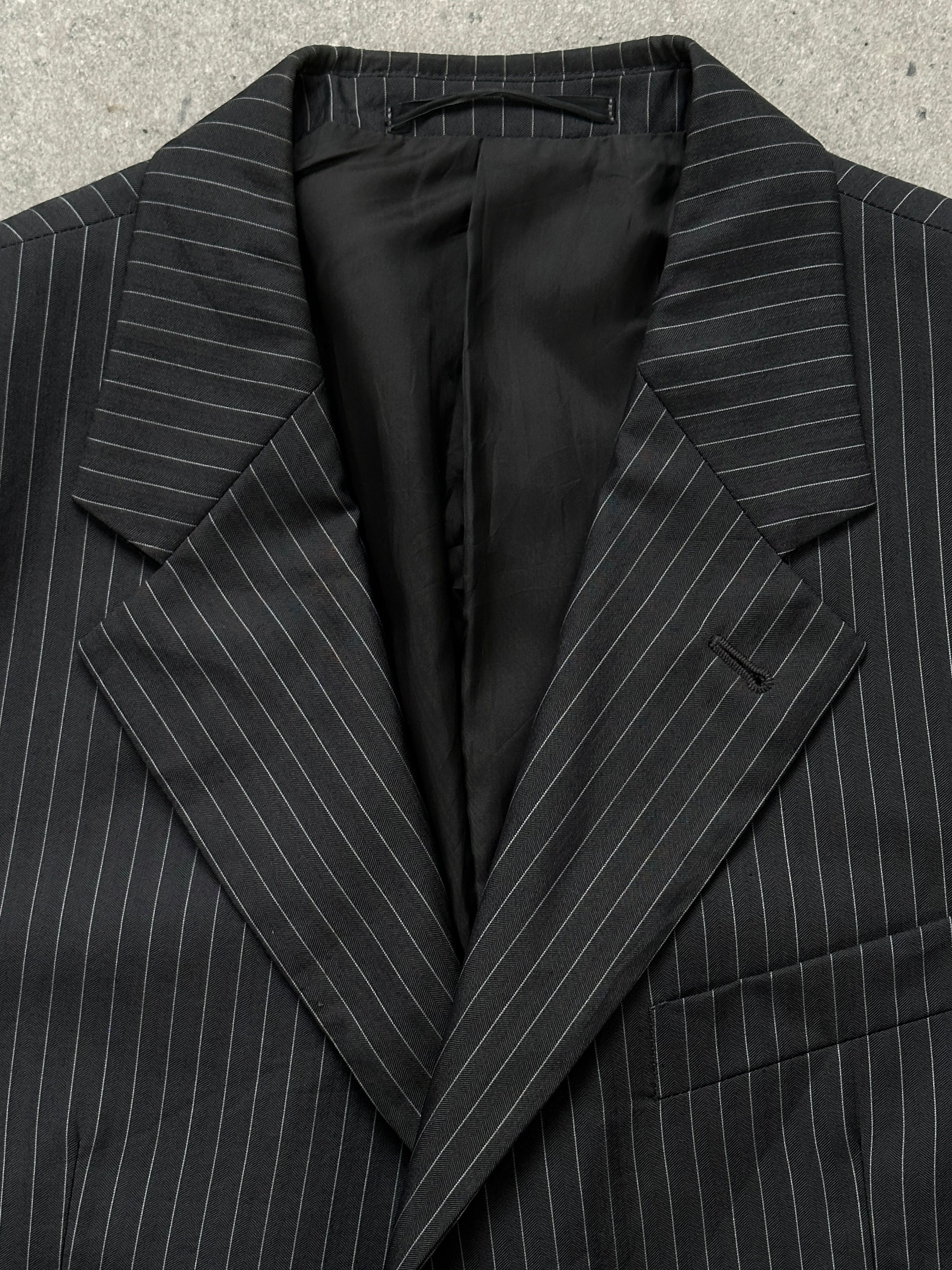 Armani Collezioni 1990s wool silk pinstripe single-breasted blazer in size 42R/XL, tailored fit with classic lapel and button closure.