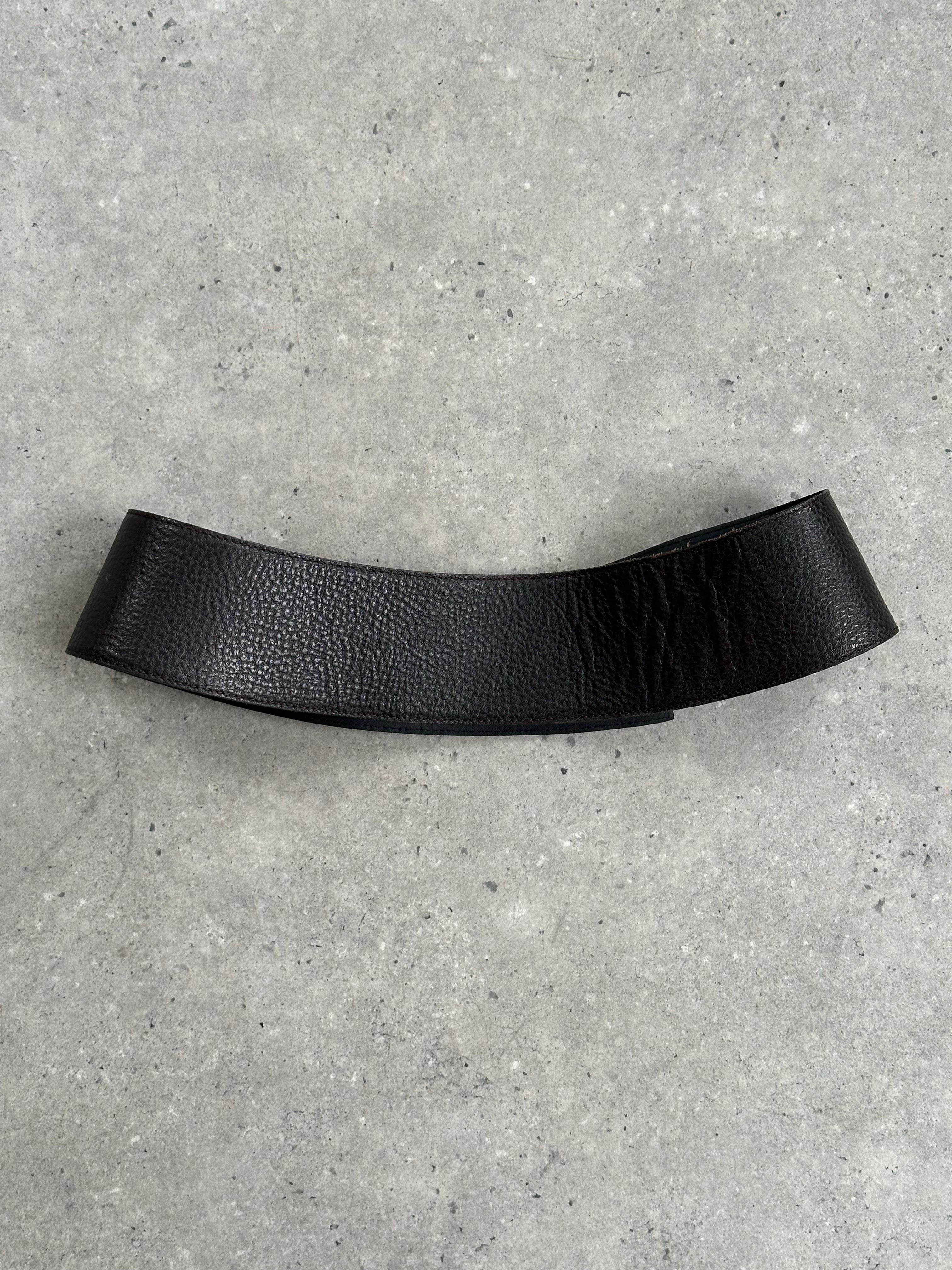 Rene Lezard 2000s leather chunky belt in W32-34 with textured design, featuring a wide strap and statement buckle.