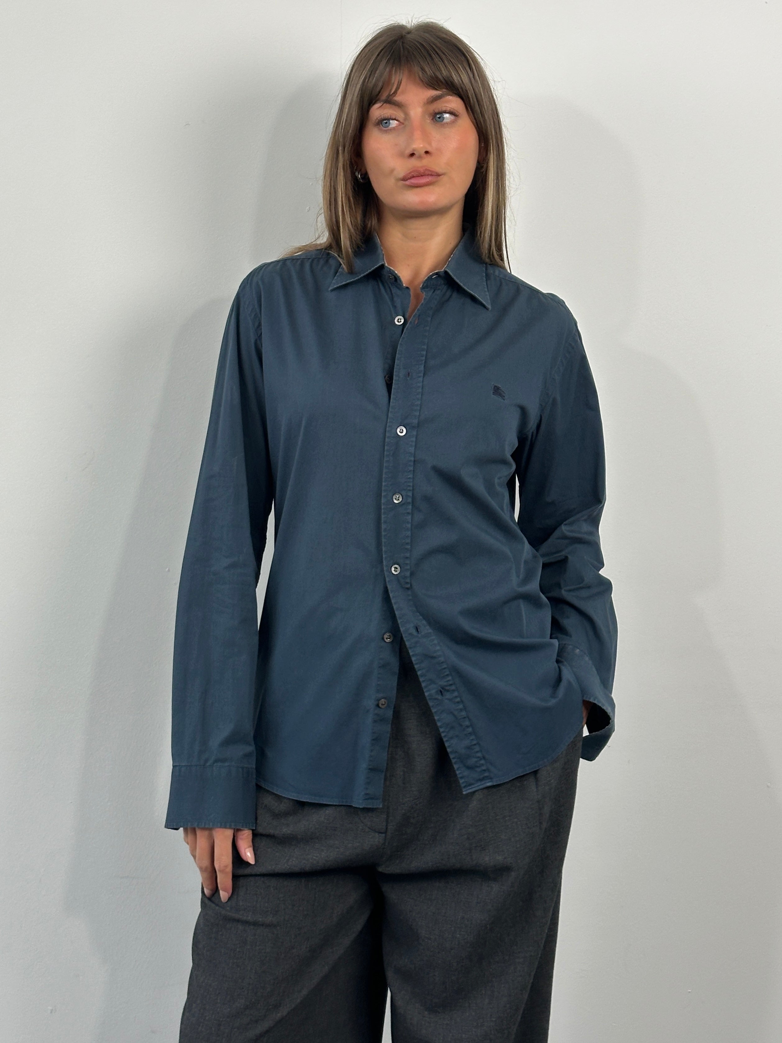 Burberry London 2000s cotton logo shirt in size M, featuring classic Burberry branding and a comfortable cotton fabric.