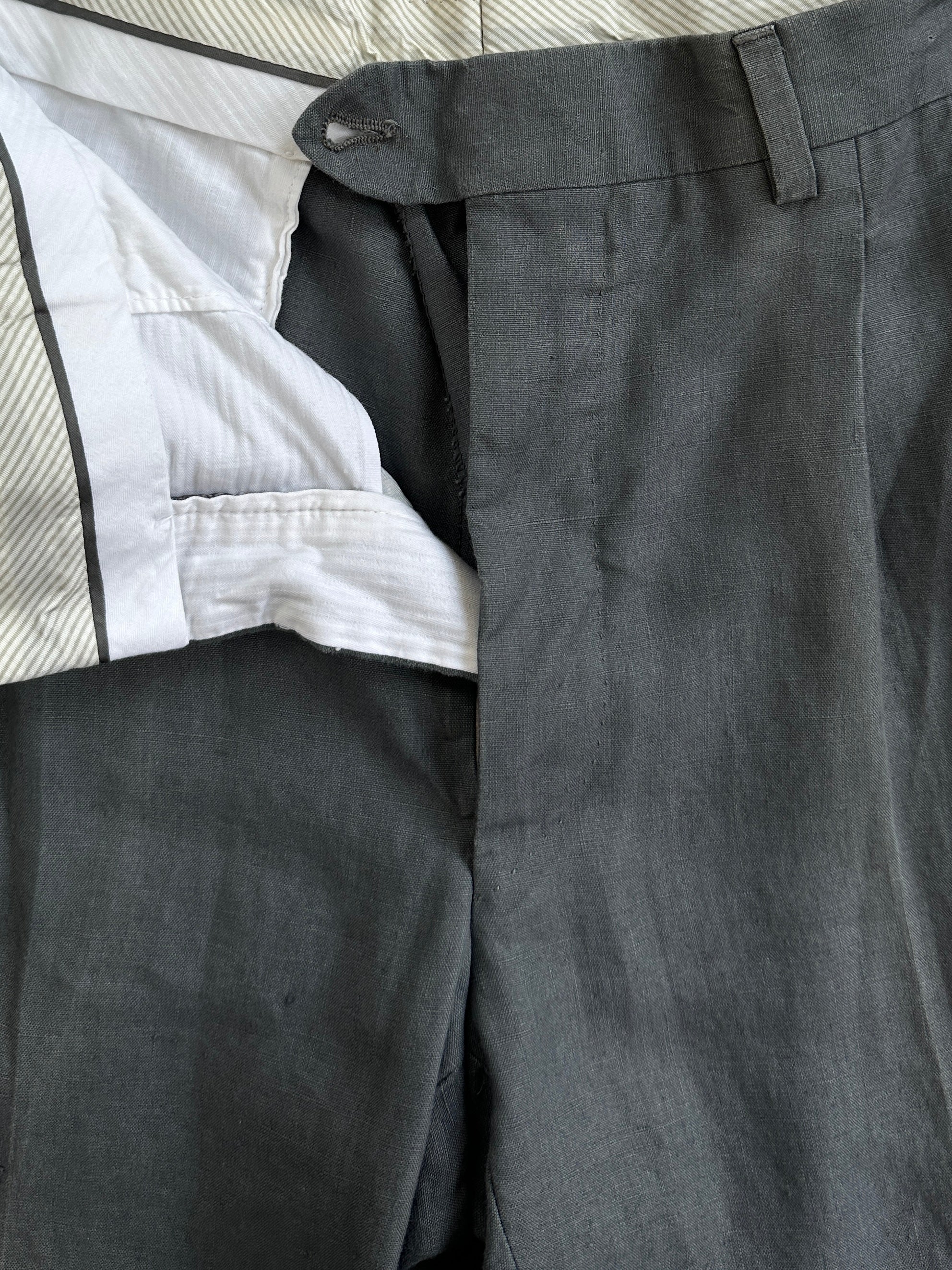 Vintage Italian linen straight-leg trousers with mid waist and pleats, size W30, featuring a classic vintage style.